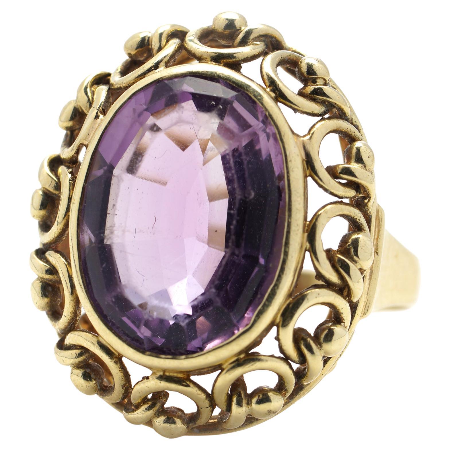 Vintage 14 Karat Yellow Gold 6.30 Carats Amethyst Ladies Ring