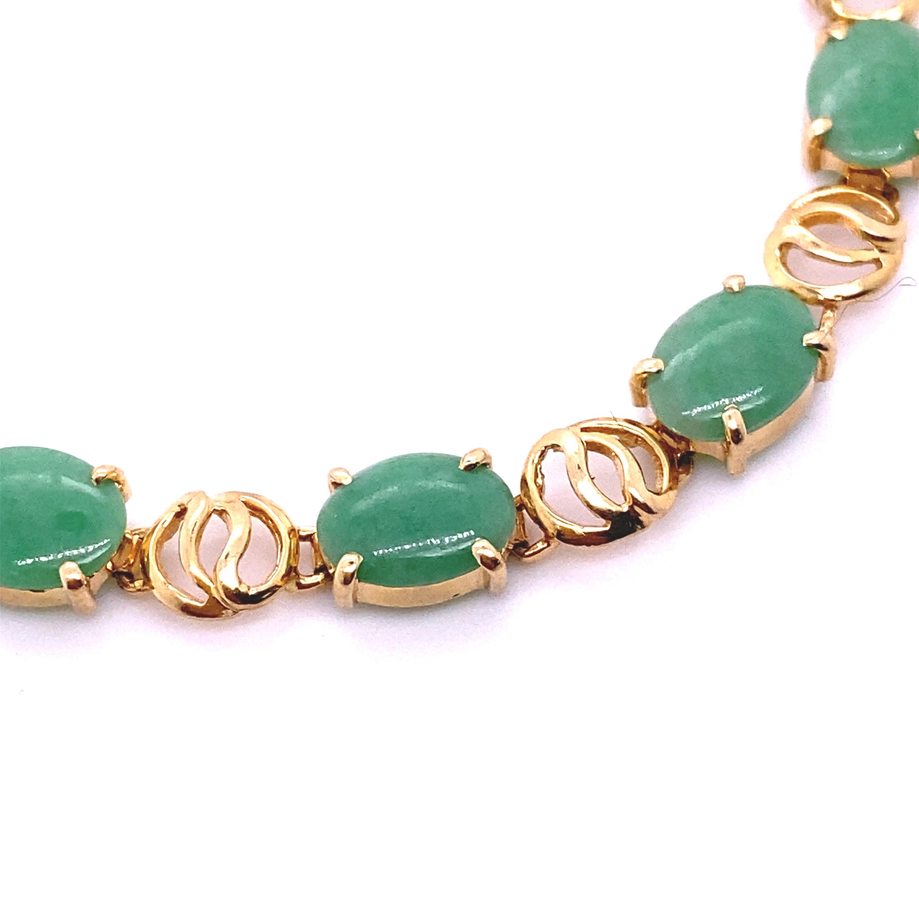 Vintage, 14kt Yellow Gold and Light Green Jade Bangle Bracelet In Good Condition In Bozeman, MT