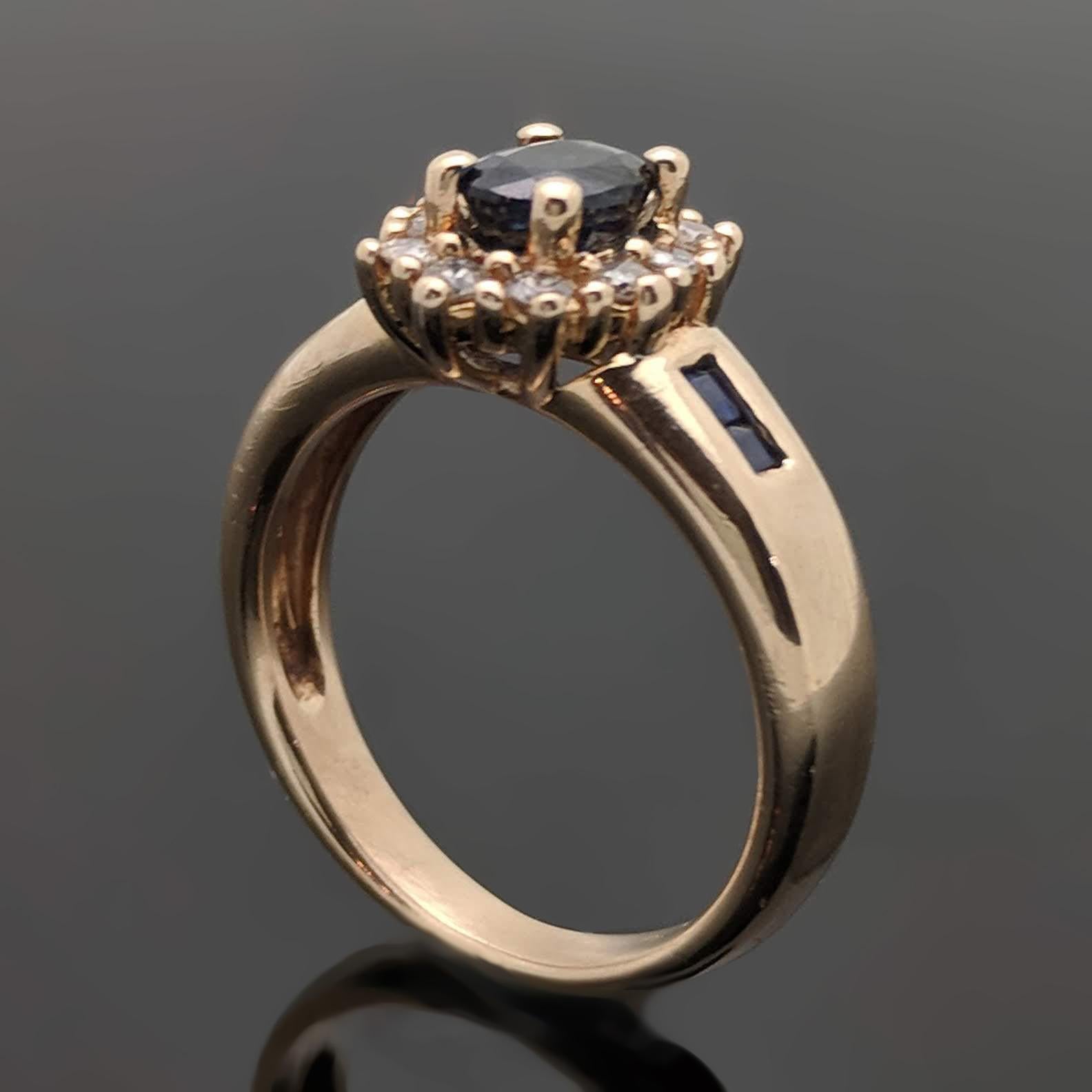 Oval Cut Vintage 14 Karat Yellow Gold Blue Sapphire and Diamond Ring For Sale