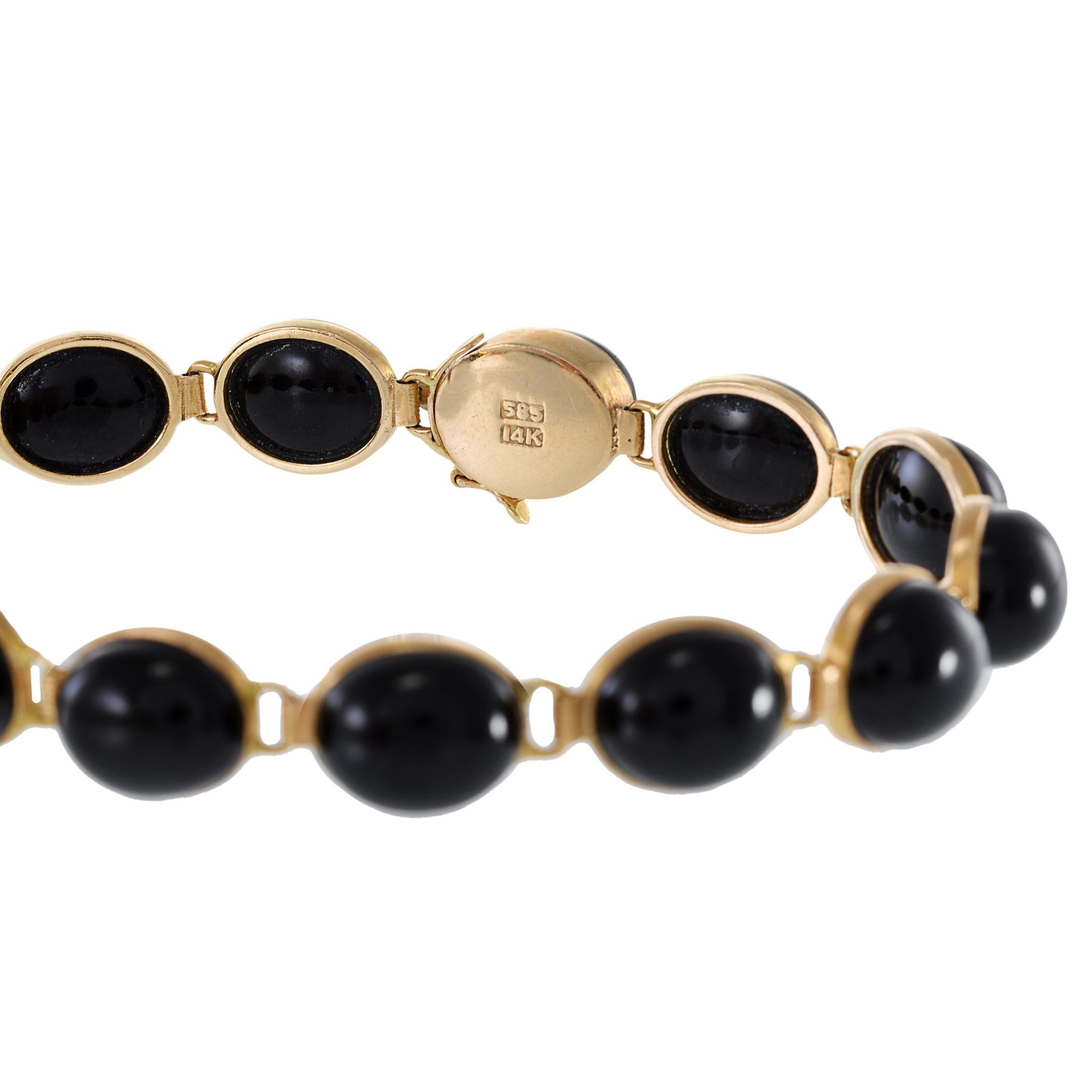 Vintage 14KT Yellow Gold Cabochon Black Onyx Link Bracelet In Excellent Condition In New York, NY