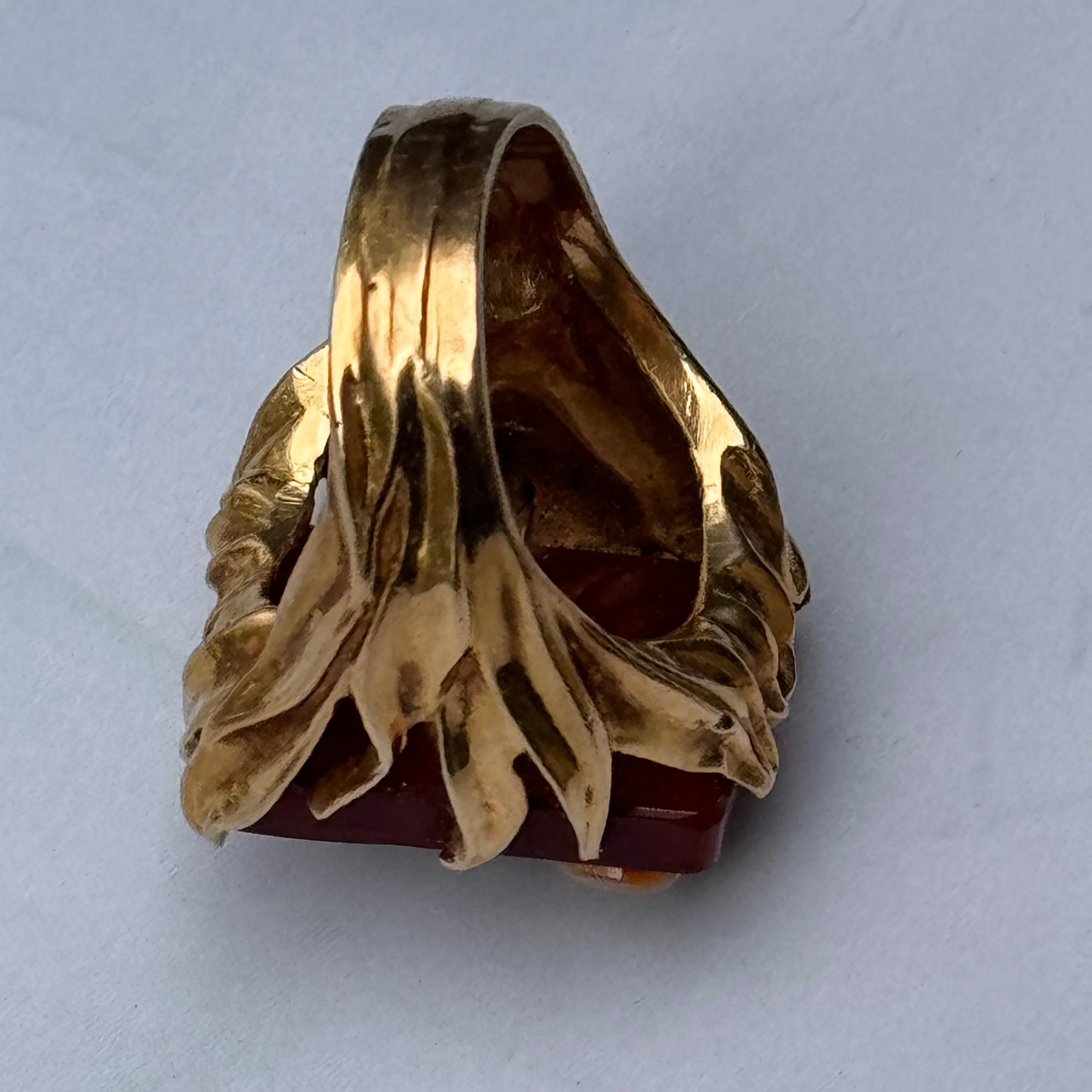 Vintage 14kt gelb Gold geschnitzt harten Stein  Ring  im Angebot 5