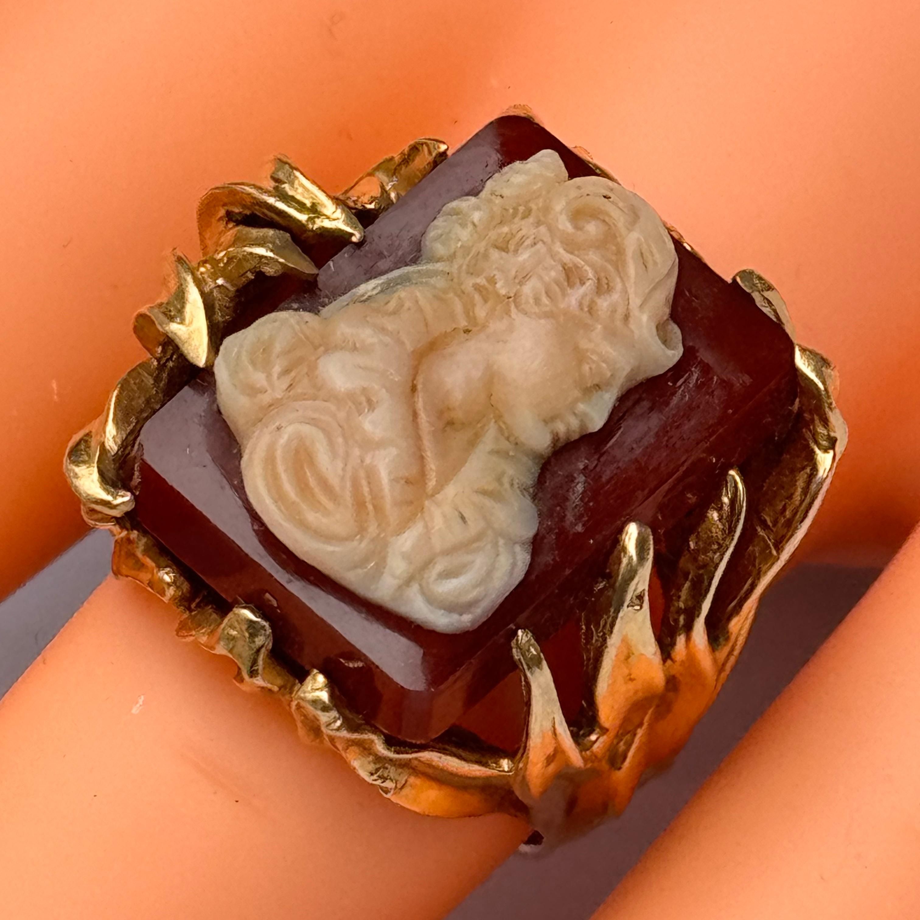 Vintage 14kt yellow Gold Carved Hard Stone  Ring  For Sale 10