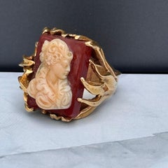 Vintage 14kt yellow Gold Carved Hard Stone  Ring