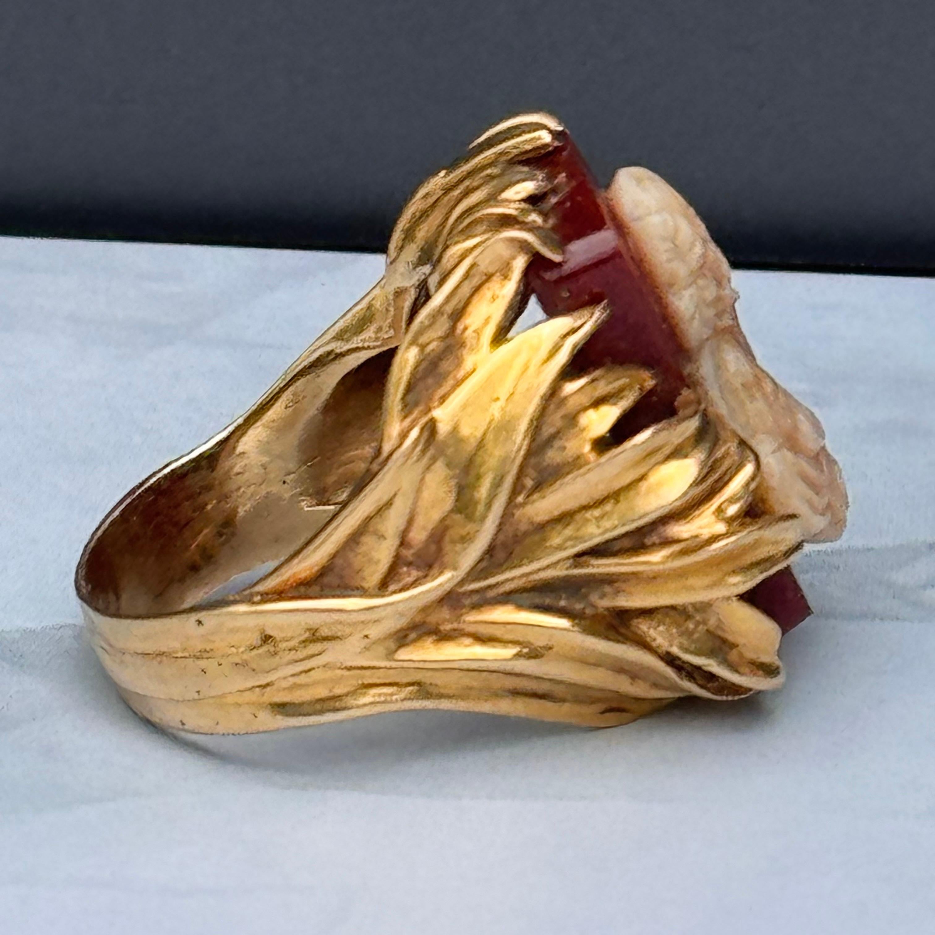 Vintage 14kt gelb Gold geschnitzt harten Stein  Ring  im Angebot 2