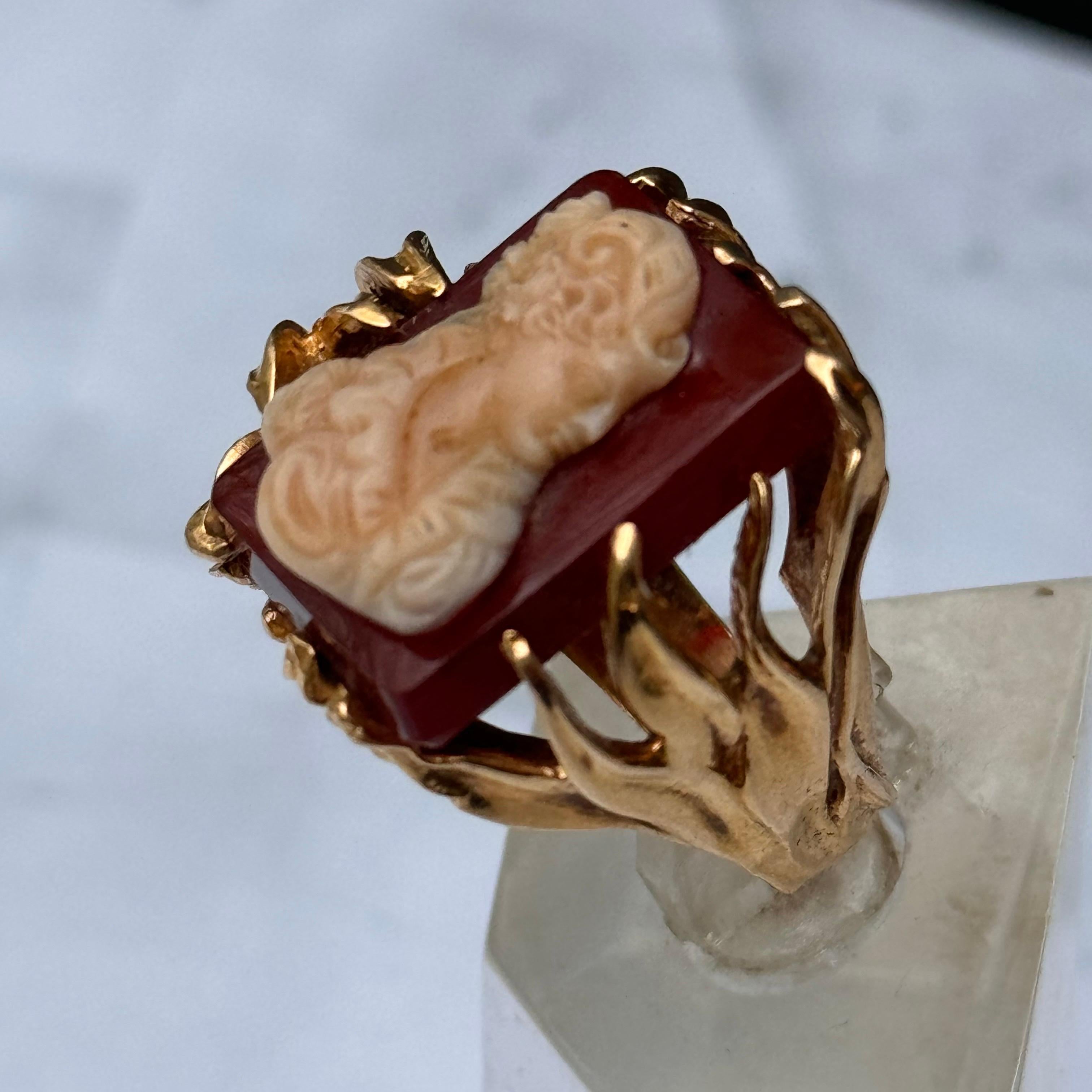 Vintage 14kt gelb Gold geschnitzt harten Stein  Ring  im Angebot 3