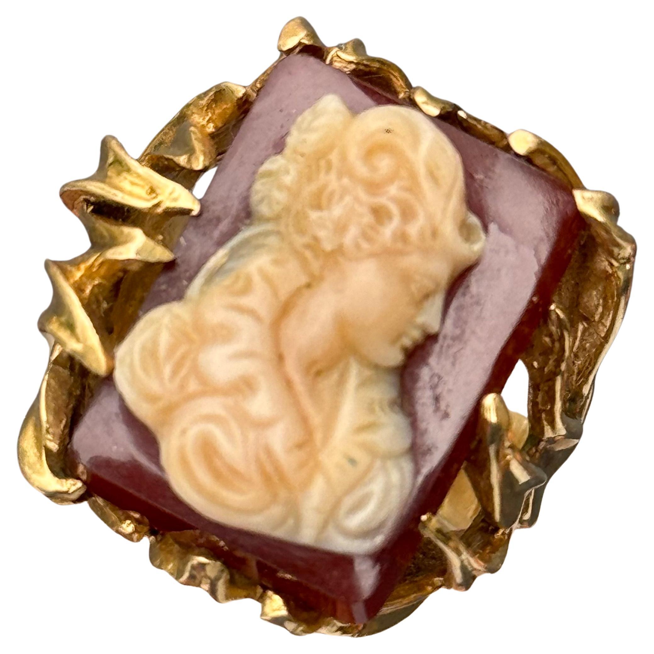 Vintage 14kt gelb Gold geschnitzt harten Stein  Ring  im Angebot