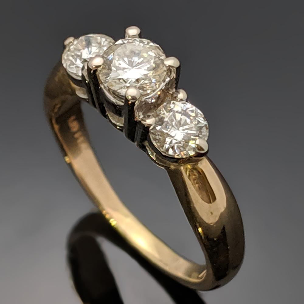 Retro Vintage 14 Karat Yellow Gold Diamond Ring For Sale
