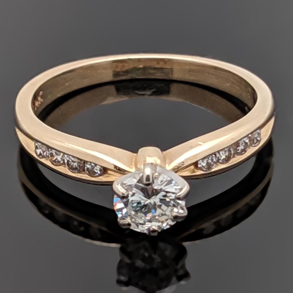 Vintage 14 Karat Yellow Gold Diamonds Ring In Excellent Condition For Sale In Los Angeles, CA