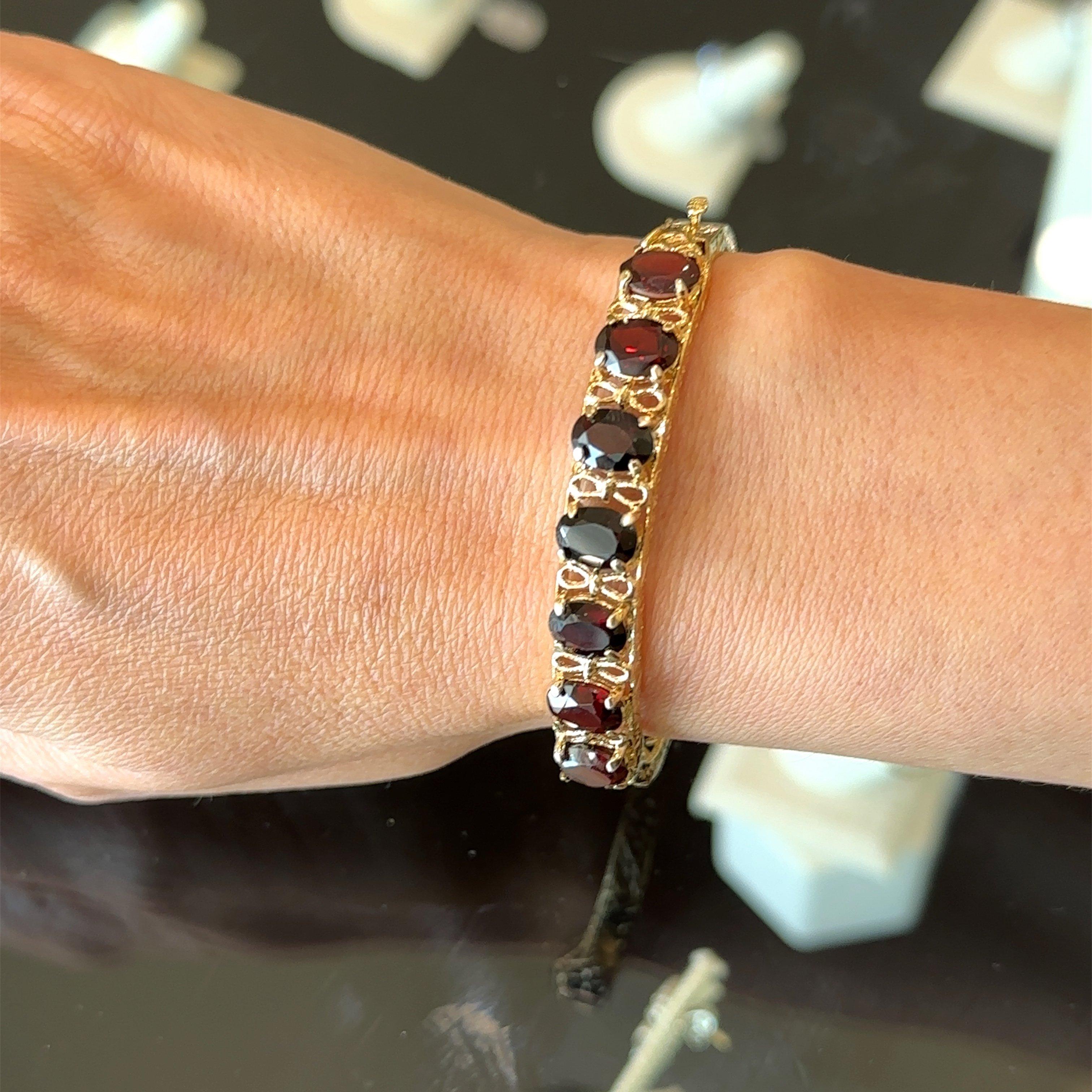Oval Cut Vintage 14KT Yellow Gold Garnet Bangle Bracelet
