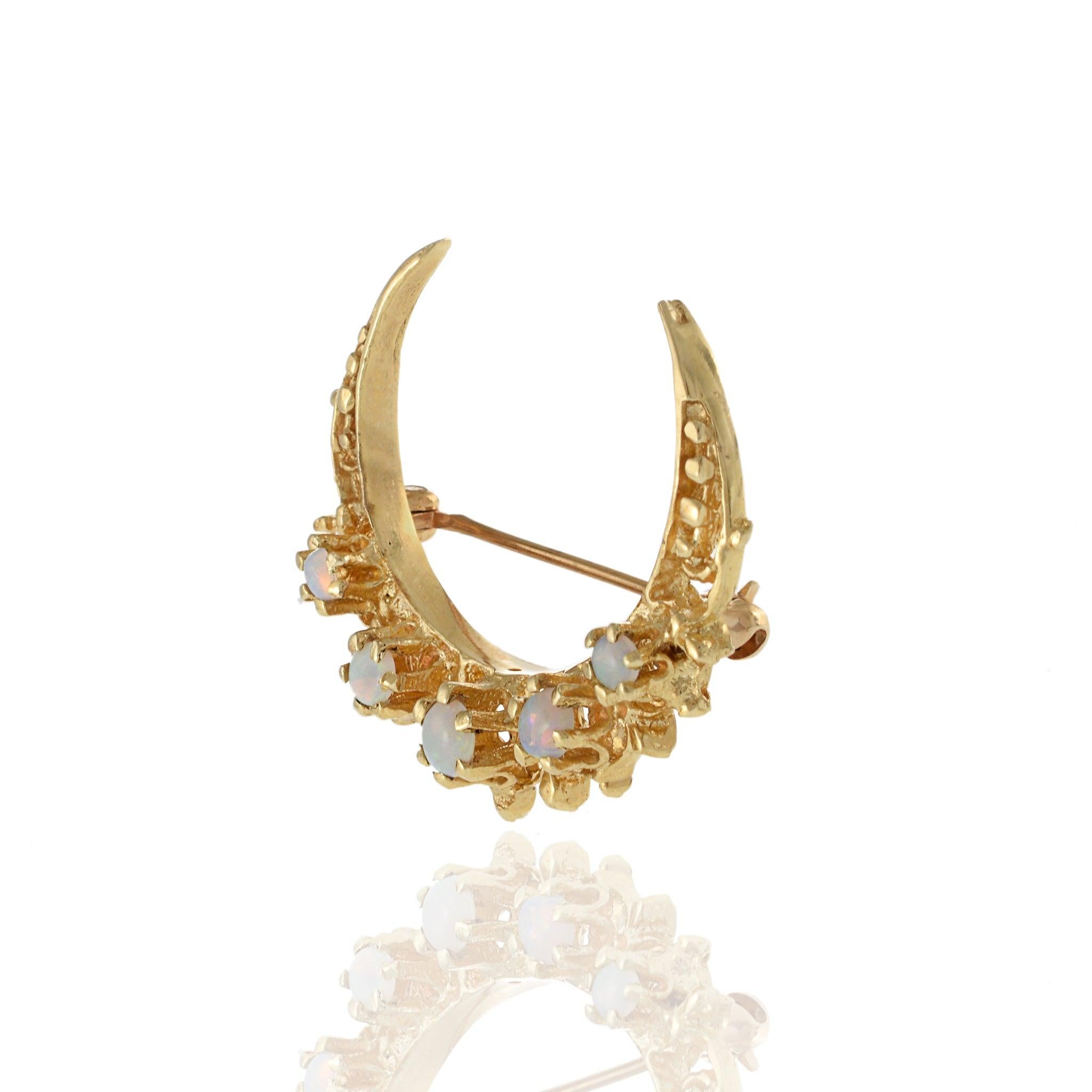 Vintage 14KT Yellow Gold Half Moon Brooch with Five Cabochon White Opals In Excellent Condition For Sale In New York, NY