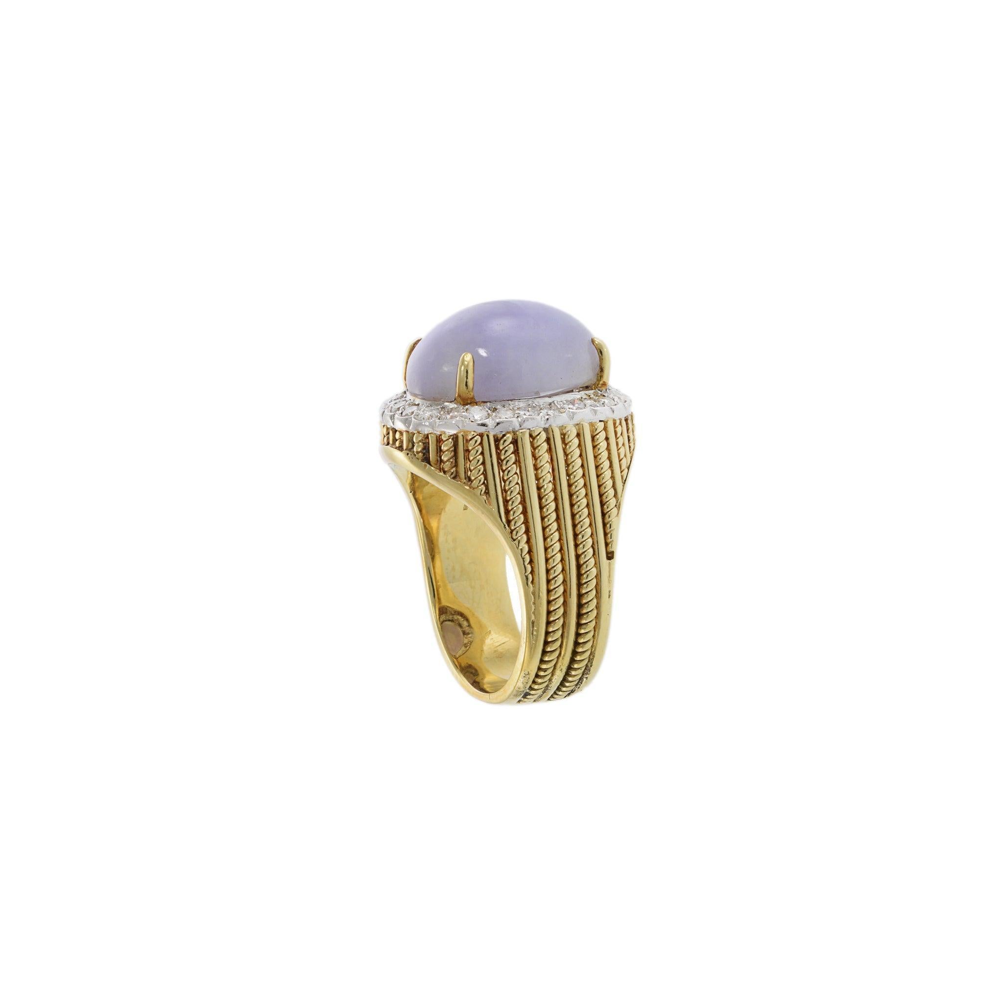 Anello cocktail d'epoca in oro giallo 14KT con giada lavanda e diamanti In condizioni buone in vendita a New York, NY