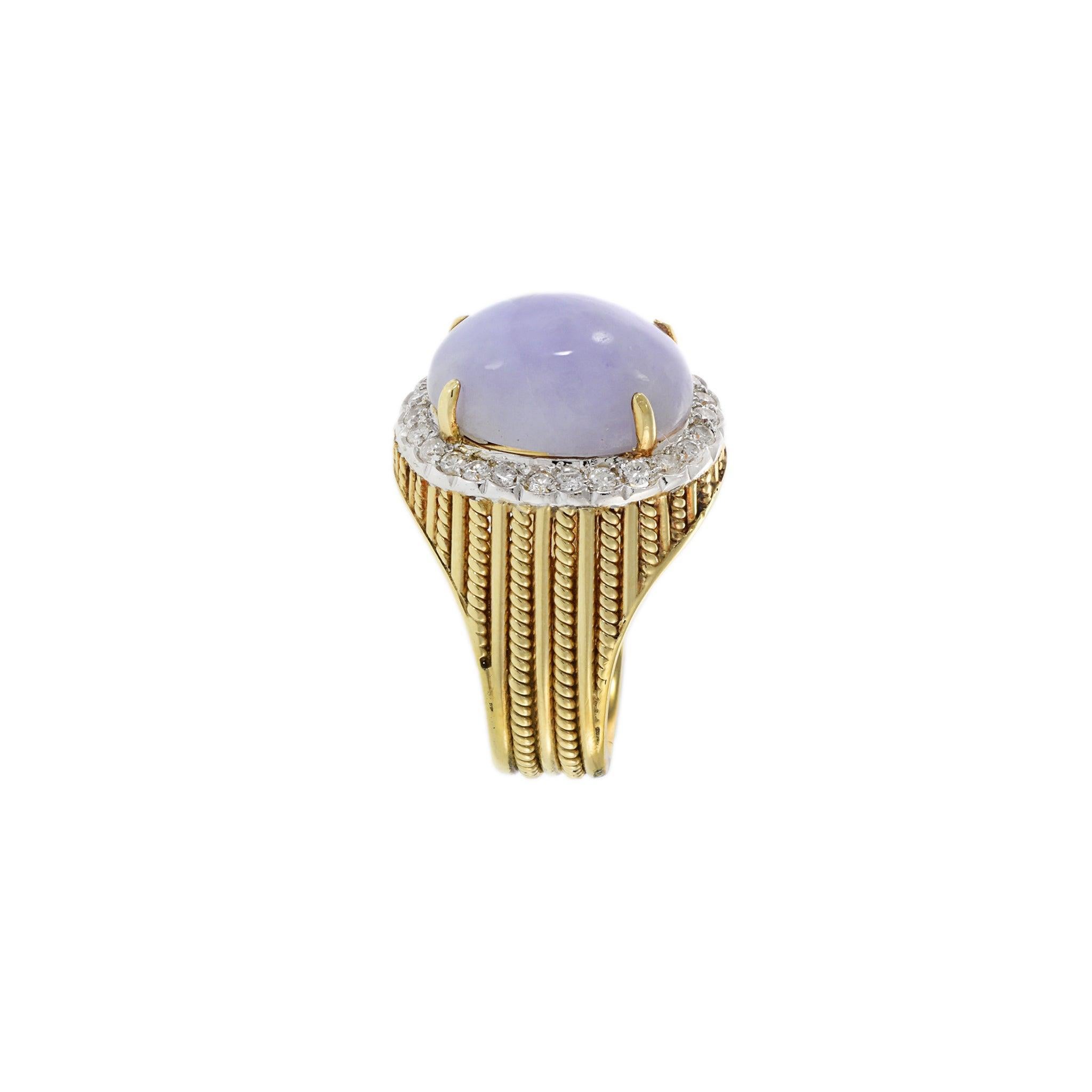 Anello cocktail d'epoca in oro giallo 14KT con giada lavanda e diamanti in vendita 1