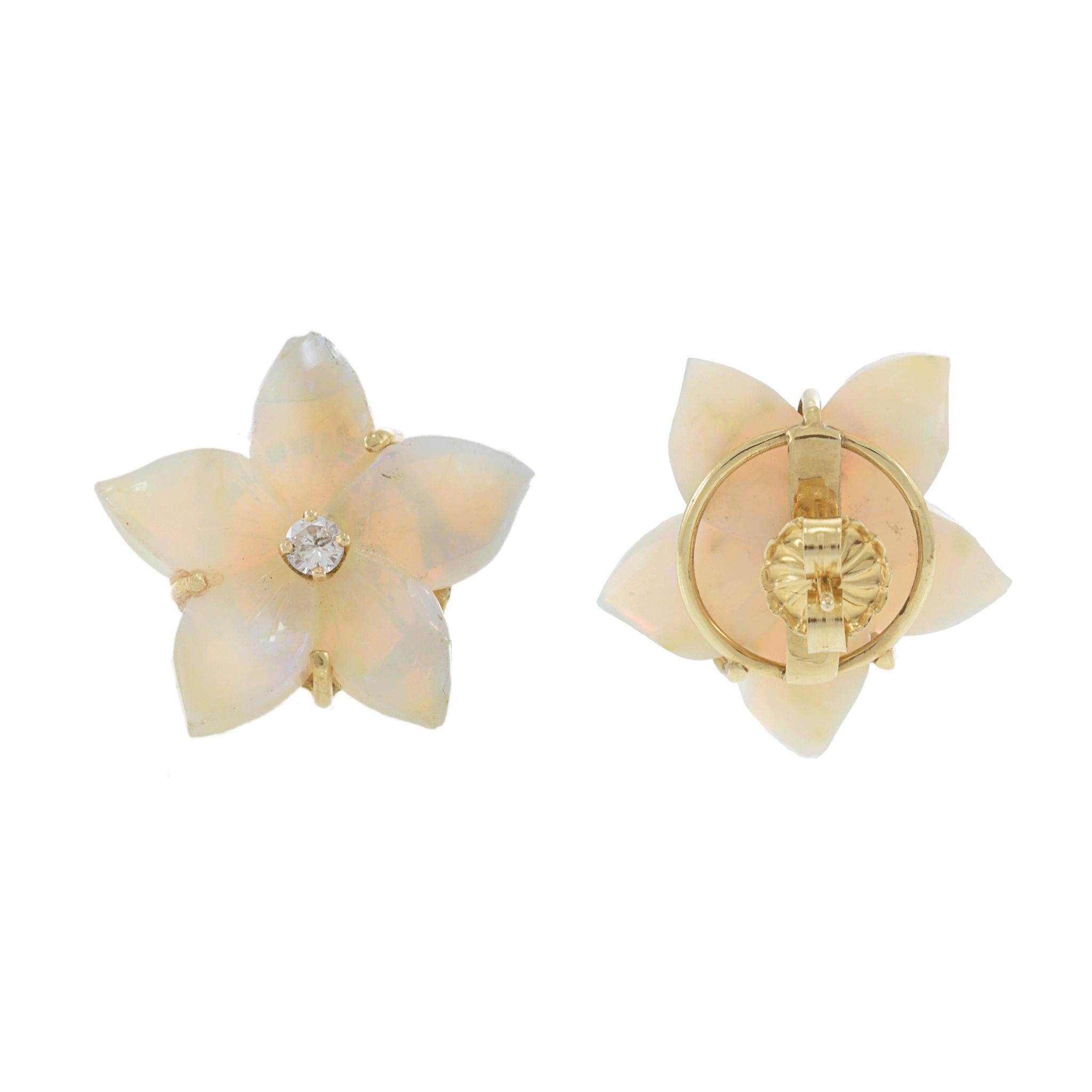 Vintage 14KT Gelbgold Opal und Diamant florale Ohrringe im Zustand „Gut“ im Angebot in New York, NY