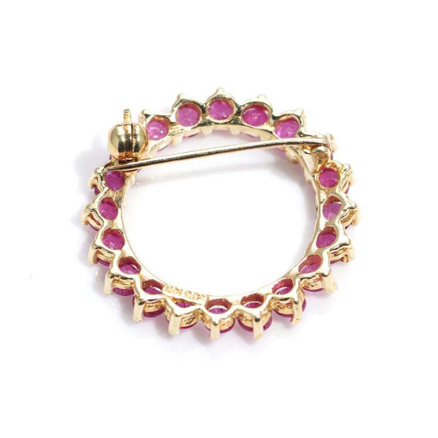 Vintage 14kt. yellow gold round brooch set with 1.40ct. rubies. 
Made in Ca.1970's 
Hallmarked with 585 mark ( 14kt. gold  standard ) 

Dimensions:
Size: 2.5 x 0.8 cm 
Weight: 3.00 grams

Rubies -
Cut: round brilliant
Approx. Quantity of stones: