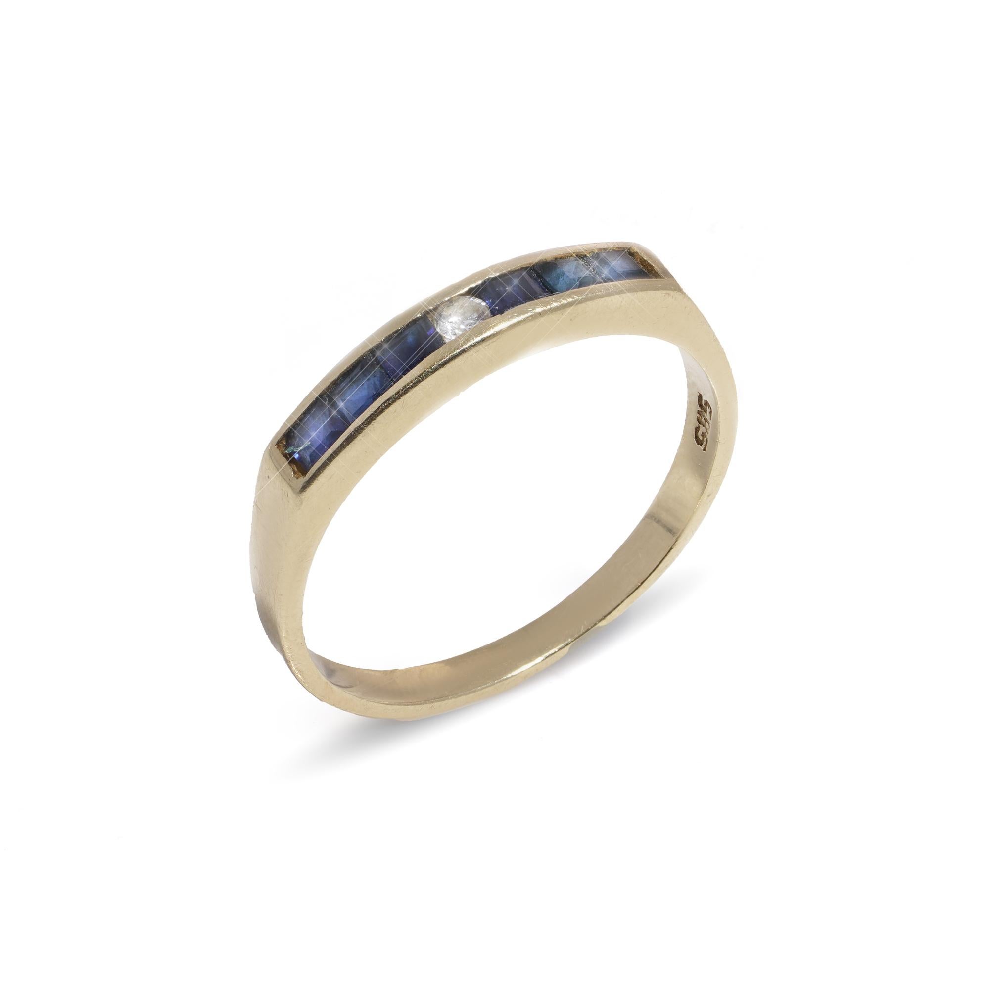 Vintage 14kt yellow gold sapphire and diamond ring. 
hallmarked for 585, 14kt. gold standard. 

Dimensions - 
Finger Size (UK) = K (EU) = 52 (US) = 5.5 
Weight: 2.00  grams

Diamonds - 
Cut: Round brilliant 
Quantity of stones: 1 
Carat weight: 0.02