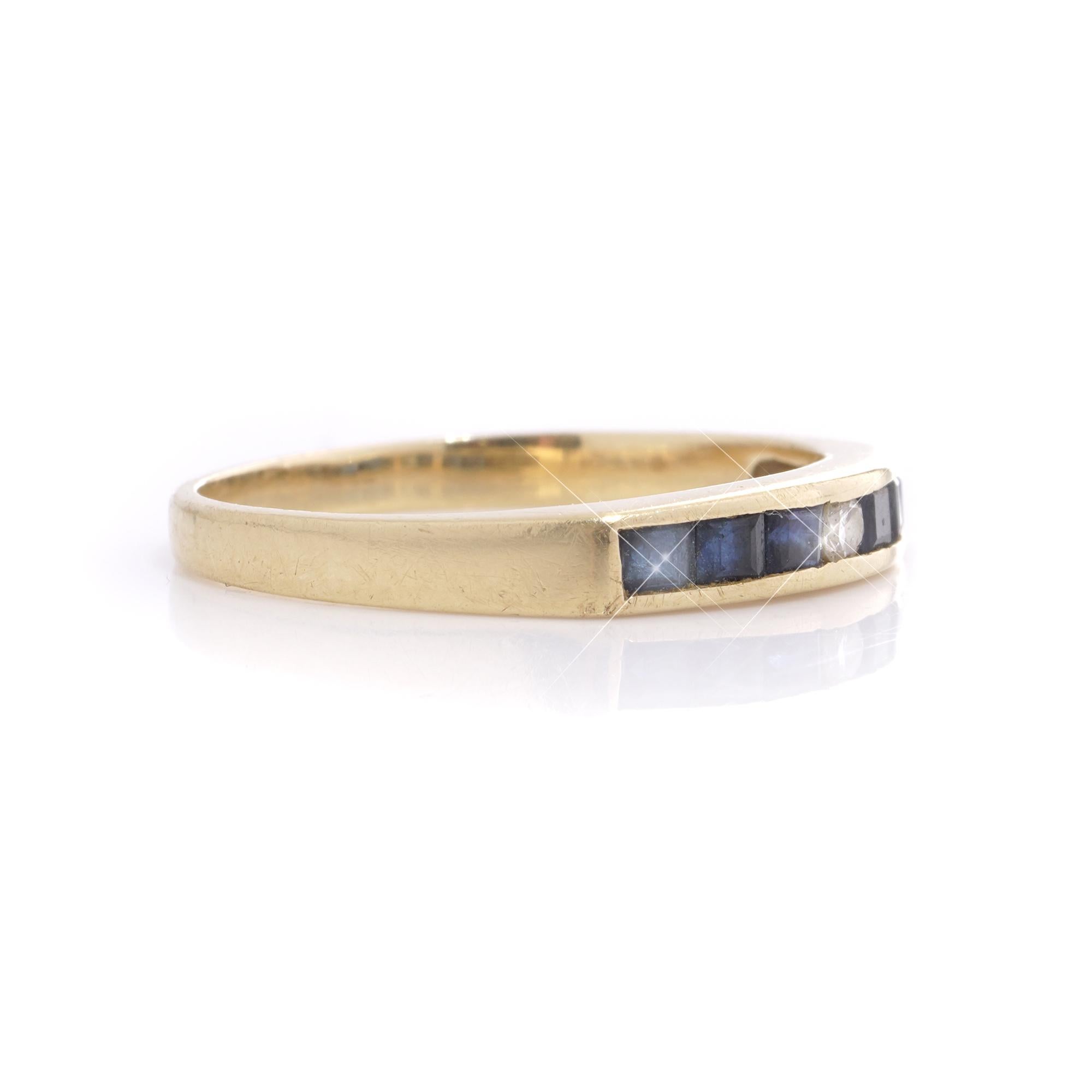 Brilliant Cut Vintage 14kt yellow gold sapphire and diamond ring For Sale