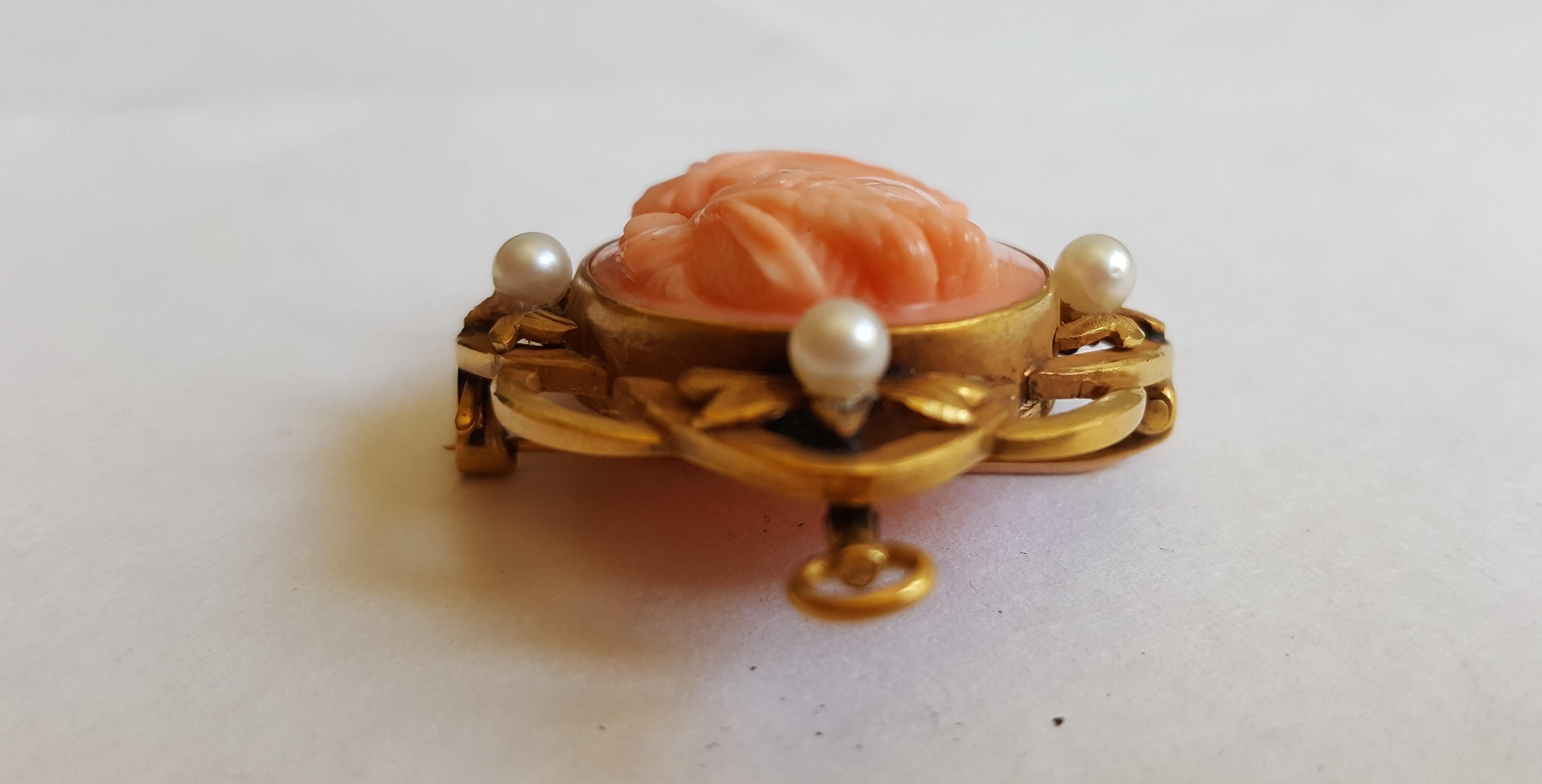 Taille ronde Épingle/pendentif vintage camée en or jaune massif 14 carats, perles naturelles blanches 12,7 grammes en vente