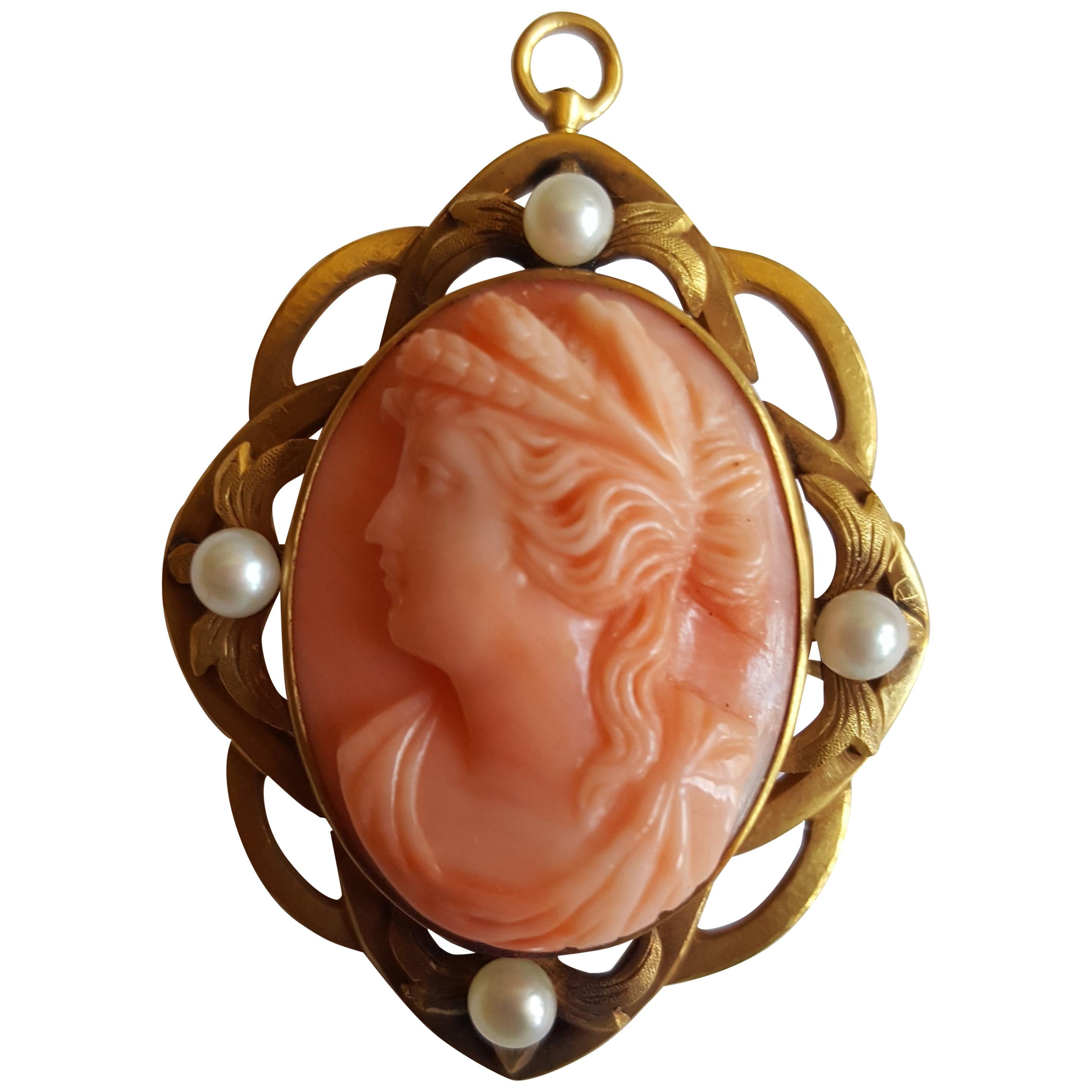 Vintage 14kt Yellow Solid Gold Cameo Pin/Pendant, White Natural Pearls 12.7 gr For Sale