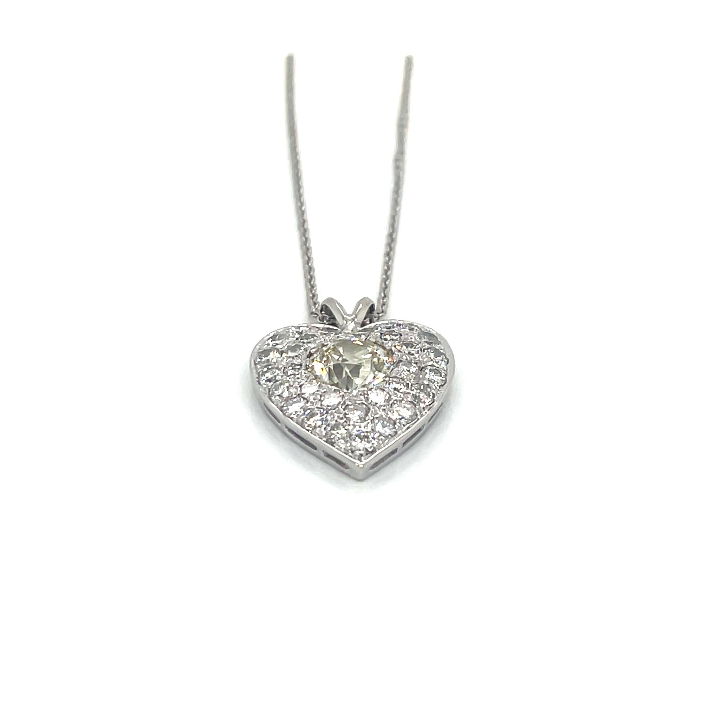 Vintage 14KW Gold Diamond Heart Pendant Necklace In Excellent Condition For Sale In Boston, MA