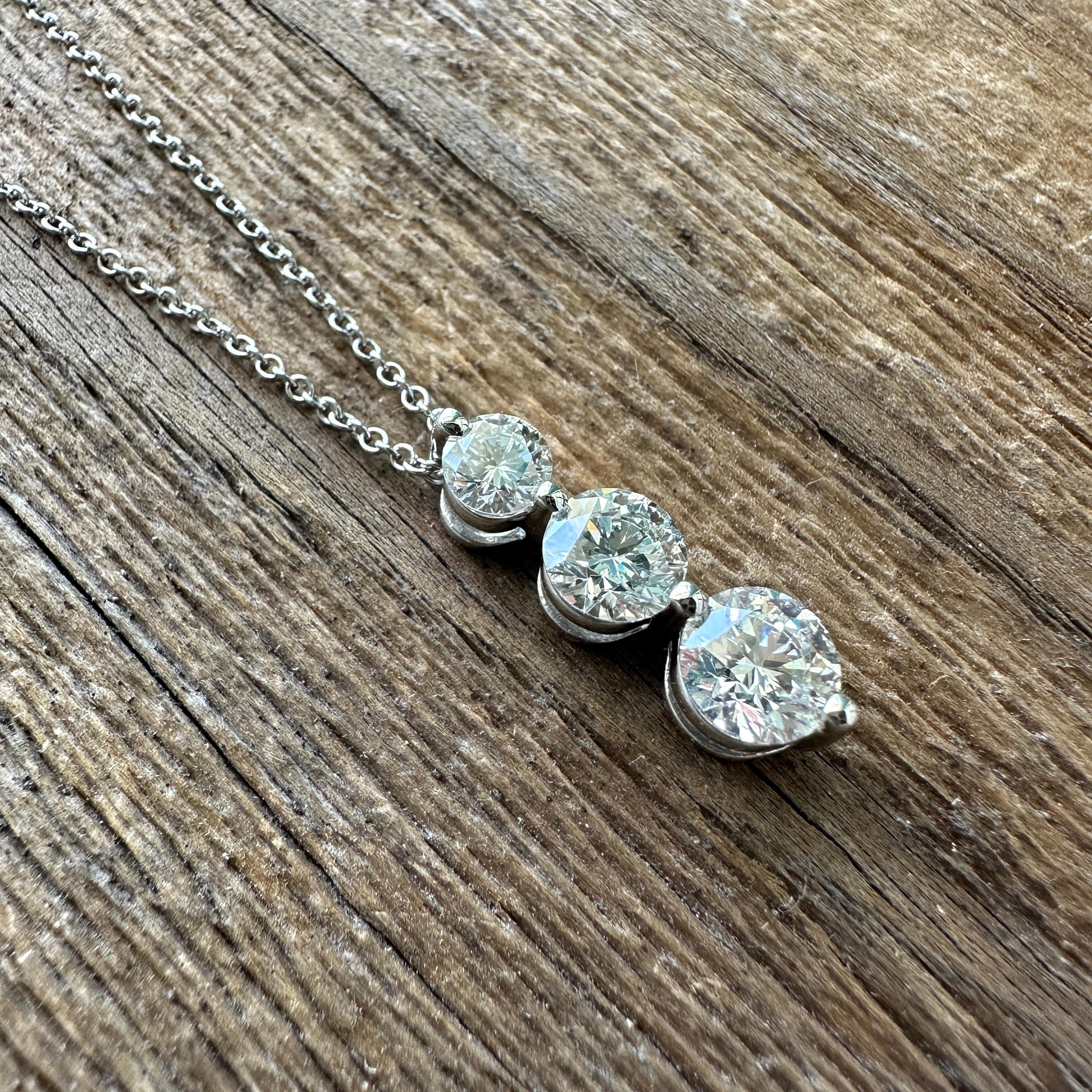 Vintage 1.5 ct Diamond 18K Pendant Necklace  For Sale 8