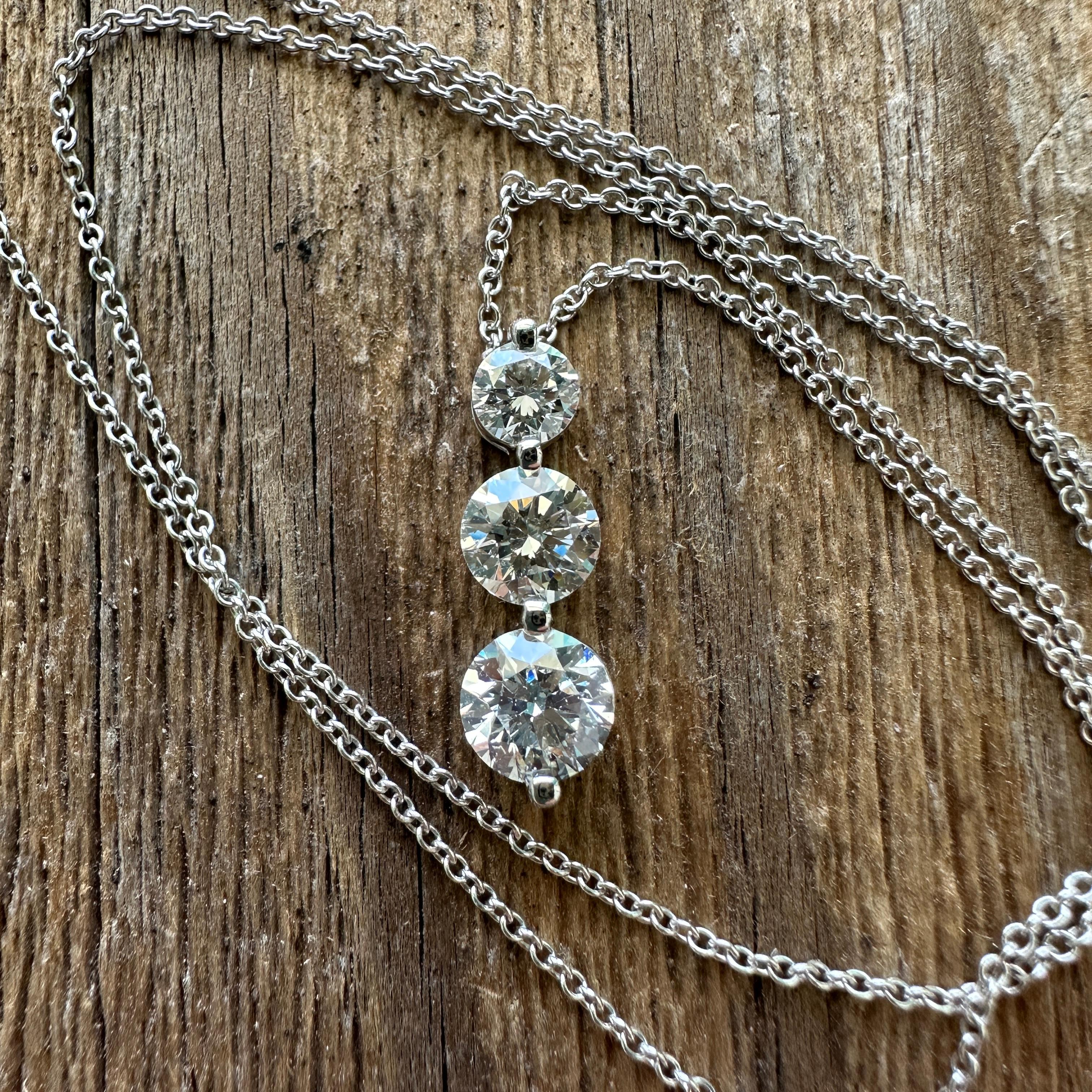 Vintage 1.5 ct Diamond 18K Pendant Necklace  For Sale 9