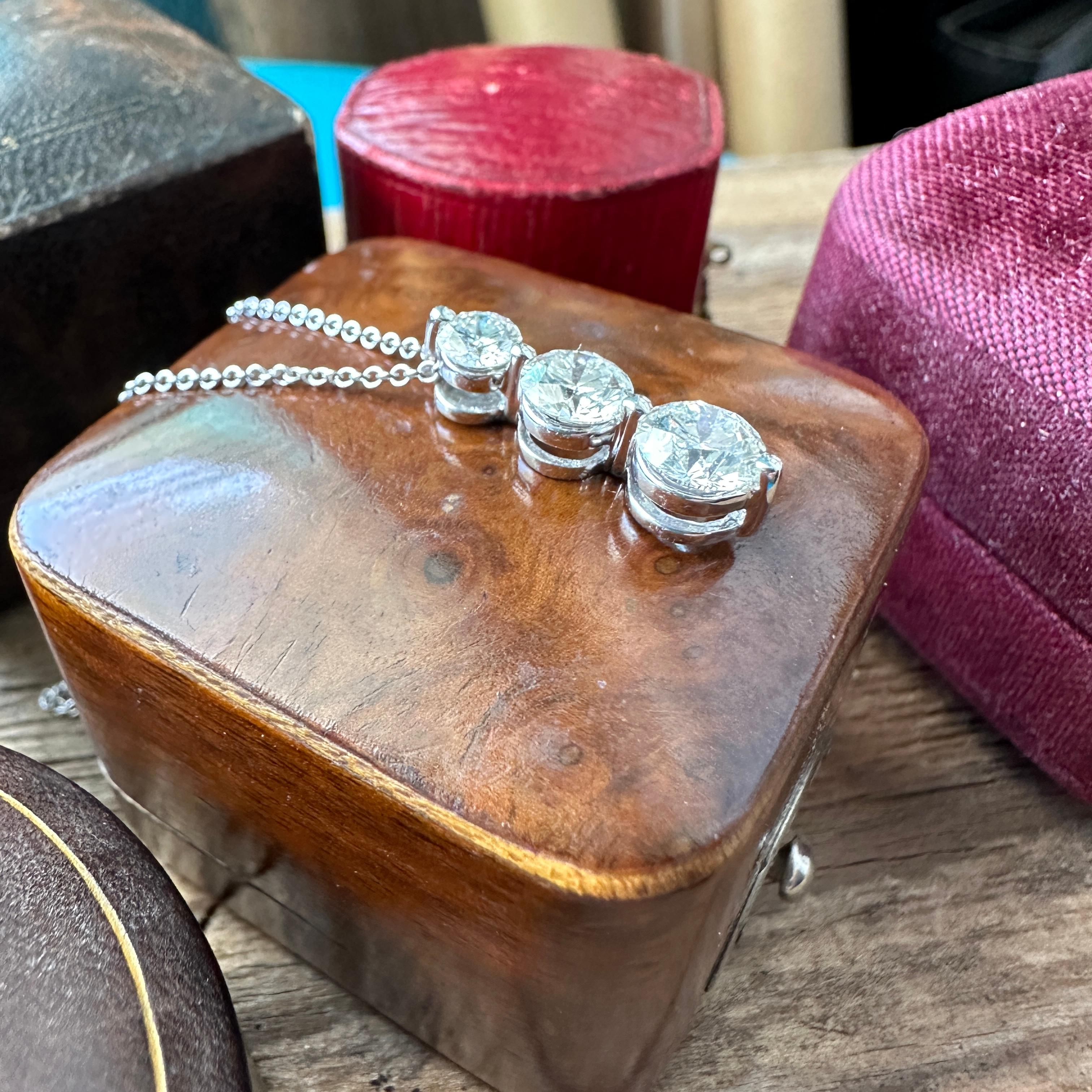 Vintage 1,5 Karat Diamant-Halskette mit 18 Karat Anhänger  (Moderne) im Angebot