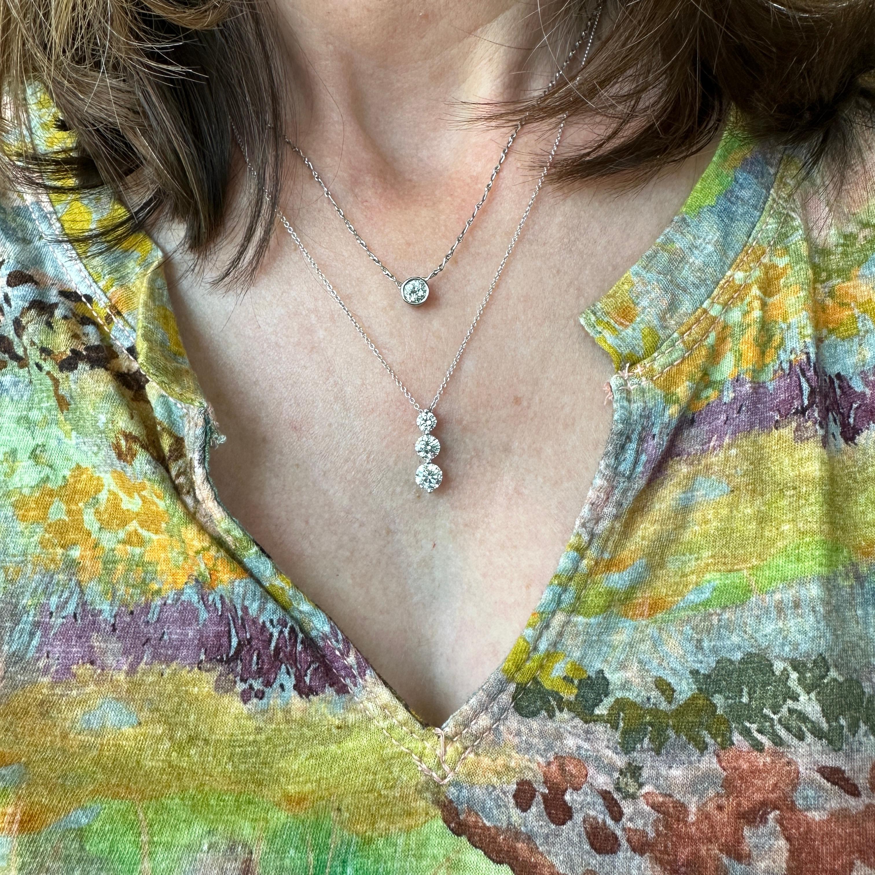 Women's Vintage 1.5 ct Diamond 18K Pendant Necklace For Sale