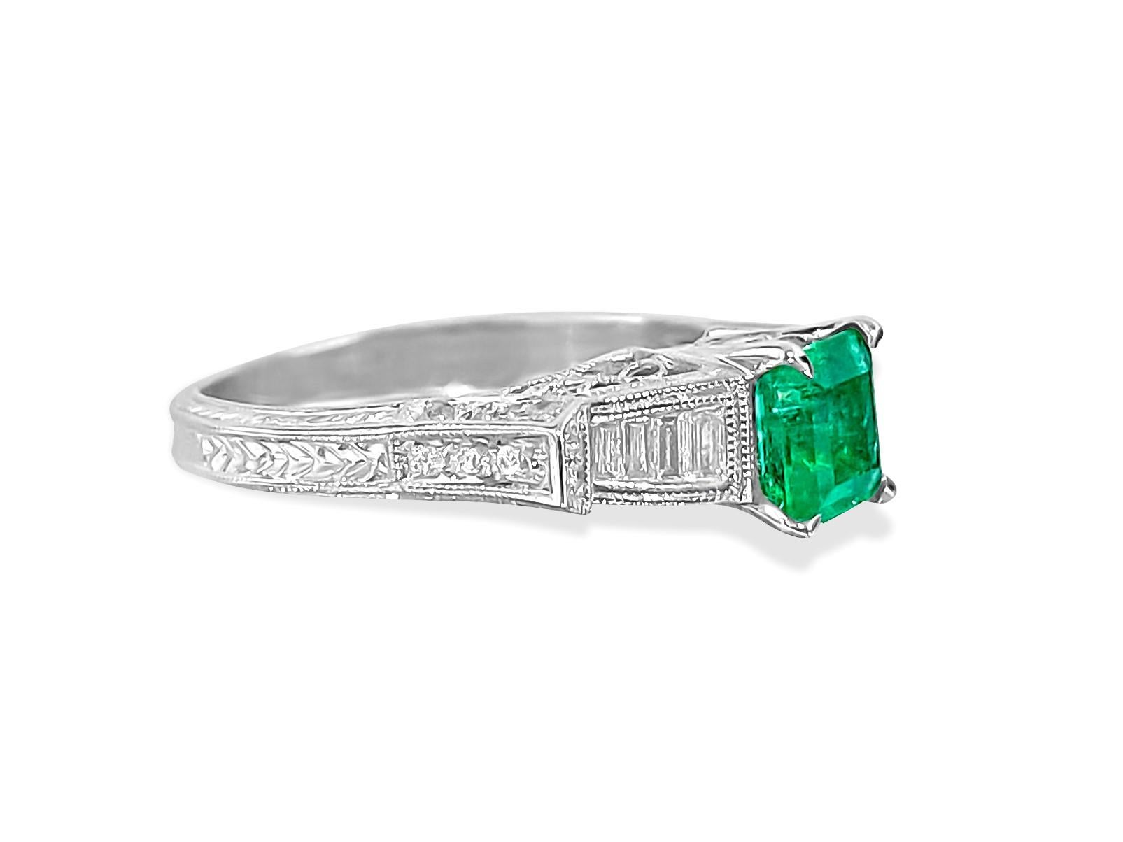 Contemporary Vintage 1.50 Carat Colombian Emerald Diamond Cocktail Engagement Ring For Sale
