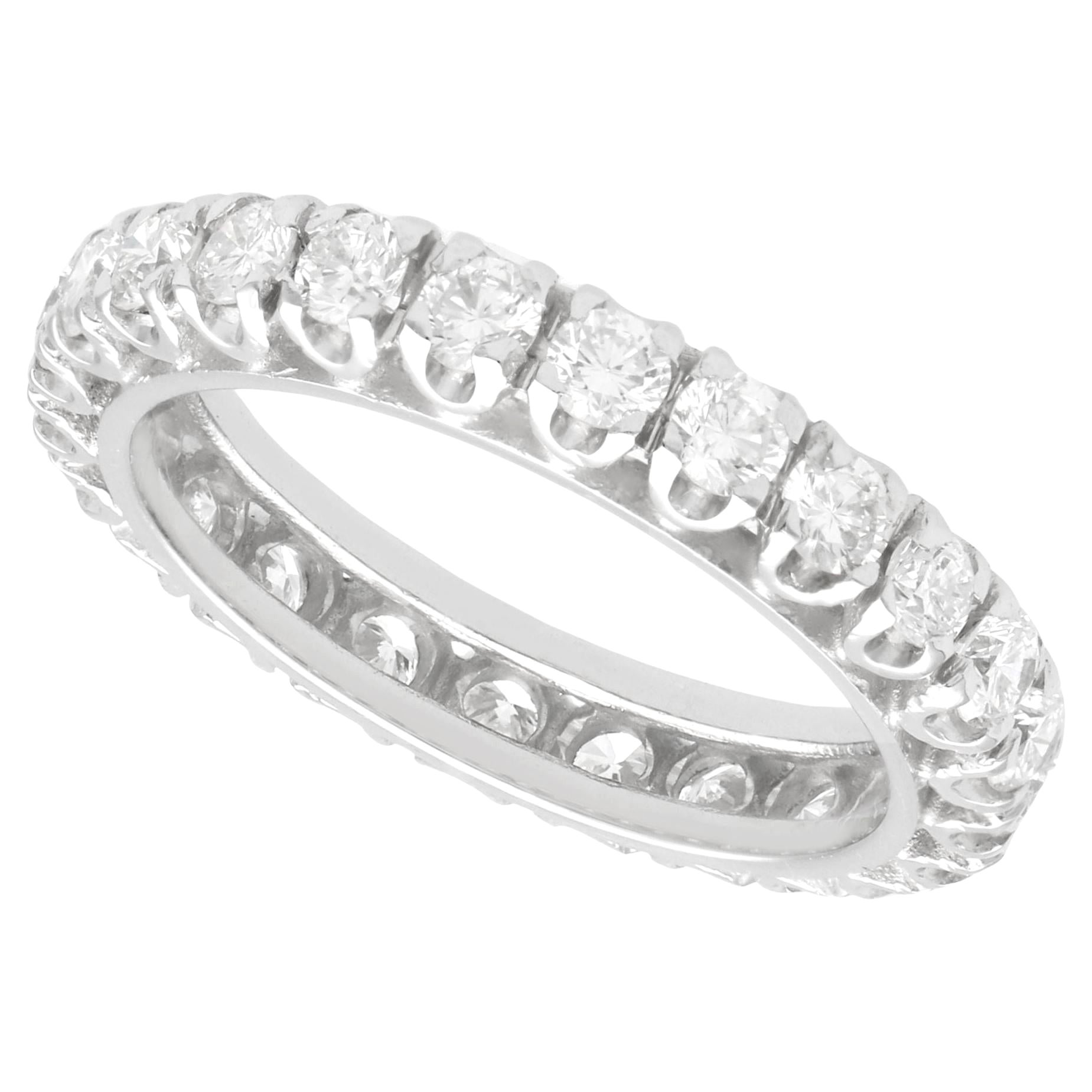 Bague d'éternité vintage en or blanc 14 carats et diamants de 1,50 carat