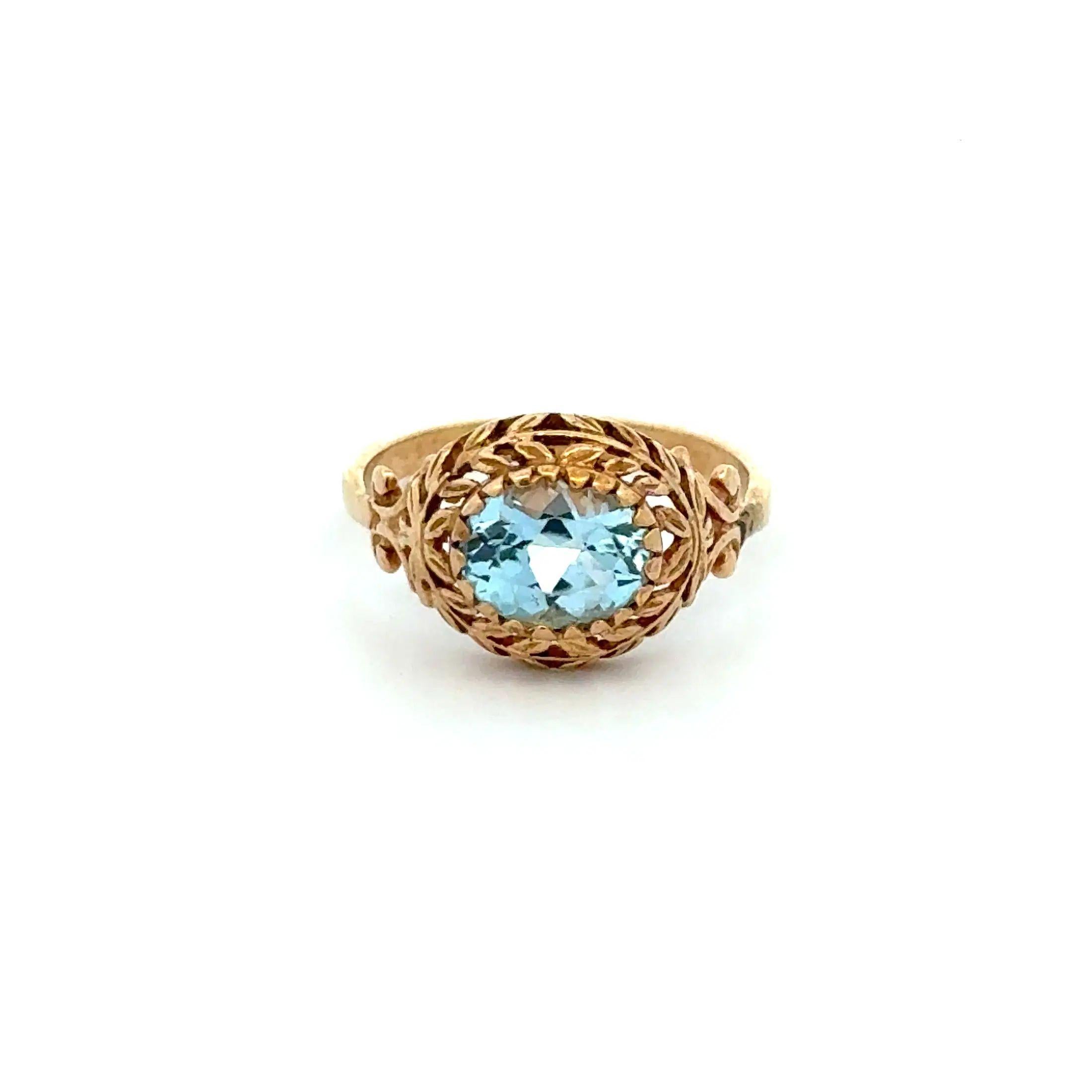 Taglio ovale Anello vintage da 1,50 carati di topazio blu ovale in oro con ghirlanda e disegno in filigrana in vendita