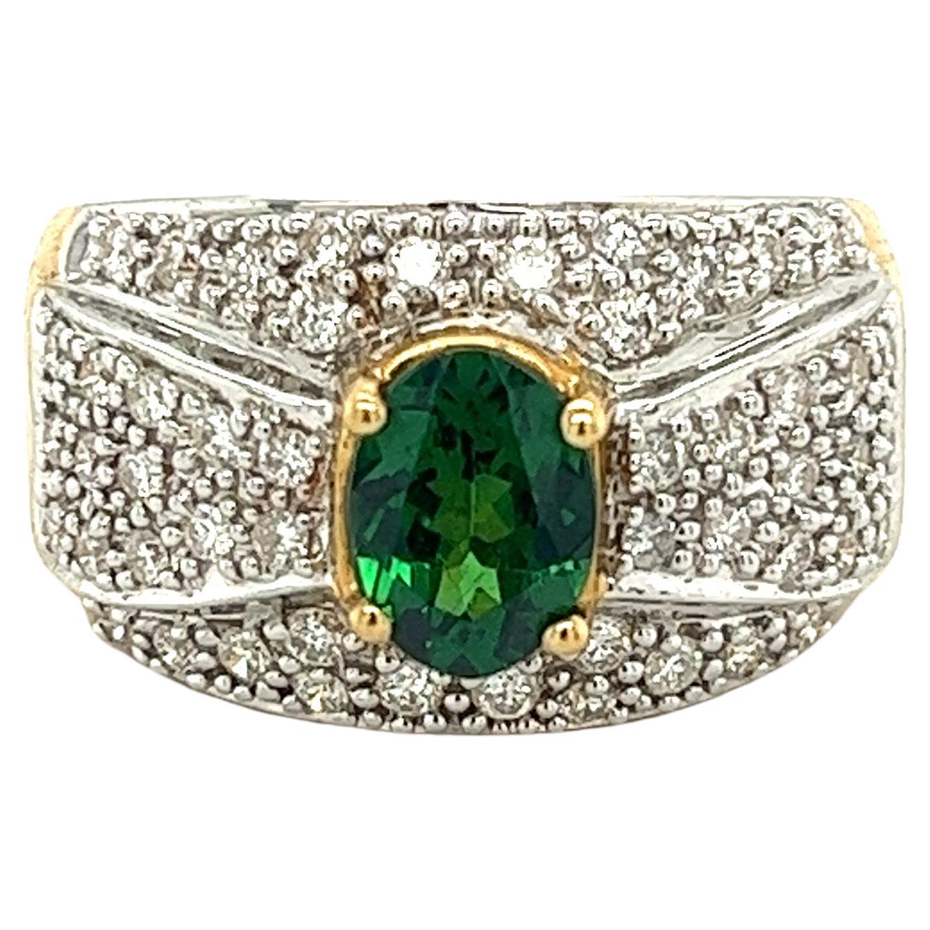 Anello vintage con tsavorite verde taglio ovale da 1,50 carati e cluster di diamanti