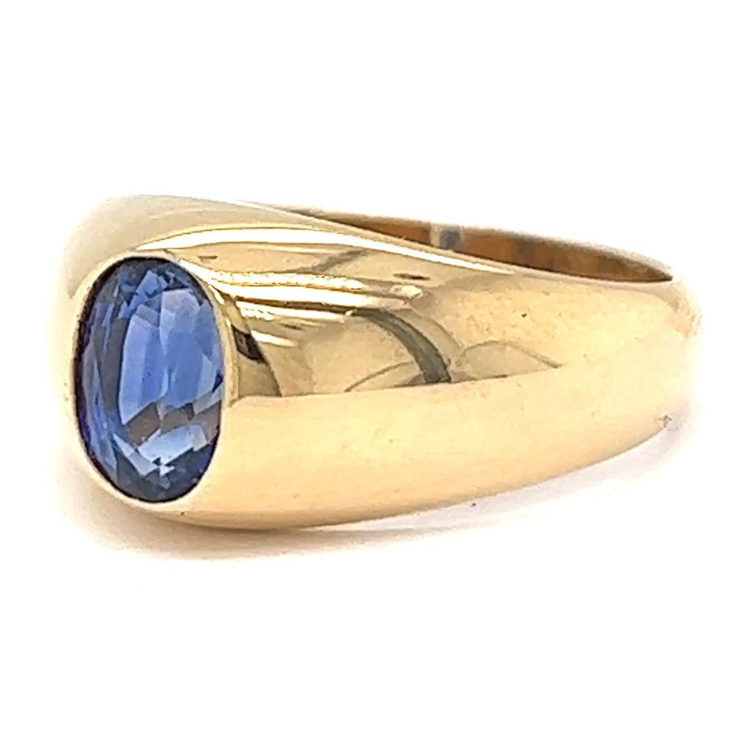 Vintage 1.50 Carat Oval Cut Sapphire 18 Karat Gold Ring 1