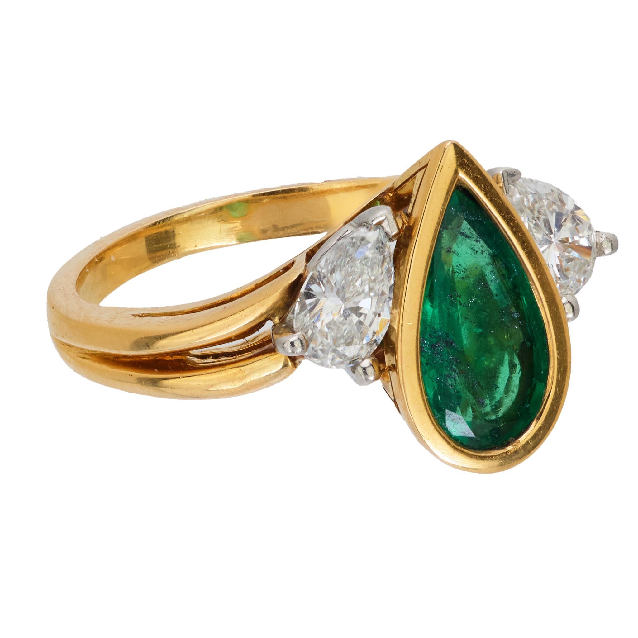 Pear Cut Vintage 1.50 carat pear cut emerald diamond 18k yellow gold ring For Sale