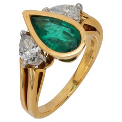 Vintage 1.50 carat pear cut emerald diamond 18k yellow gold ring