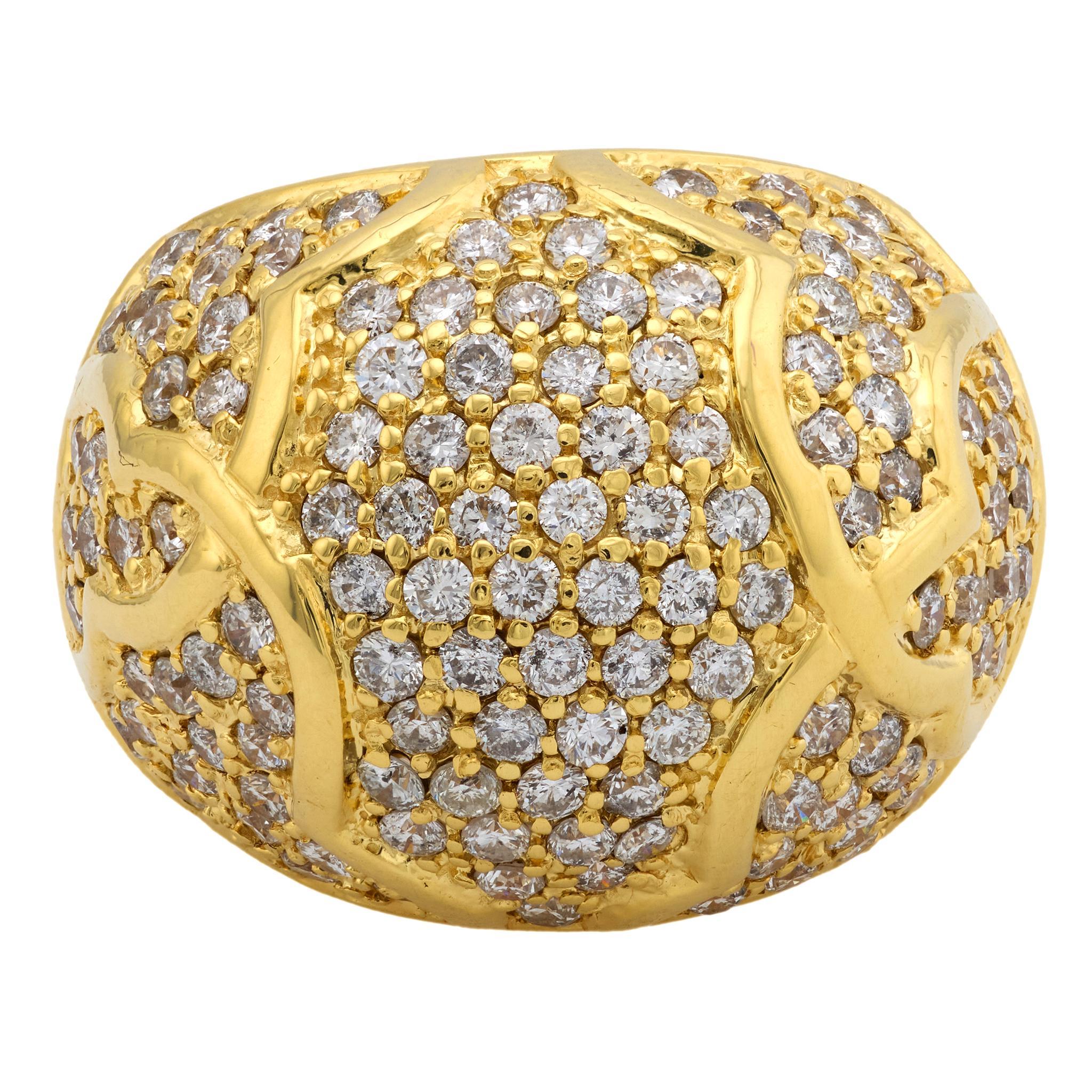 Anillo de cóctel vintage de oro amarillo de 18k con diamantes de 1,50 quilates de peso total Contemporáneo en venta