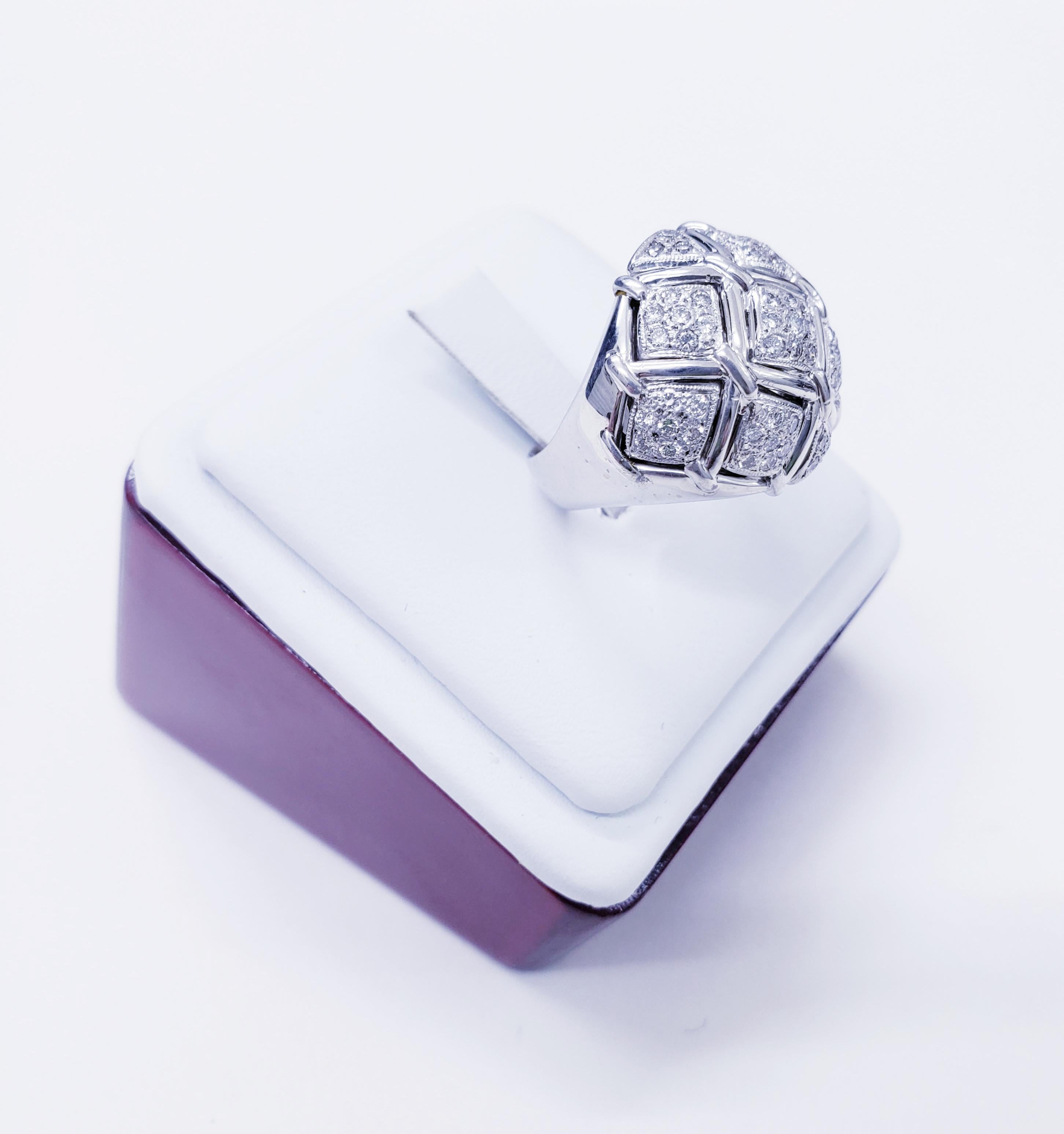 Vintage 1.50 Carat Diamonds 18 Karat White Gold Dome Ring In Excellent Condition For Sale In Miami, FL