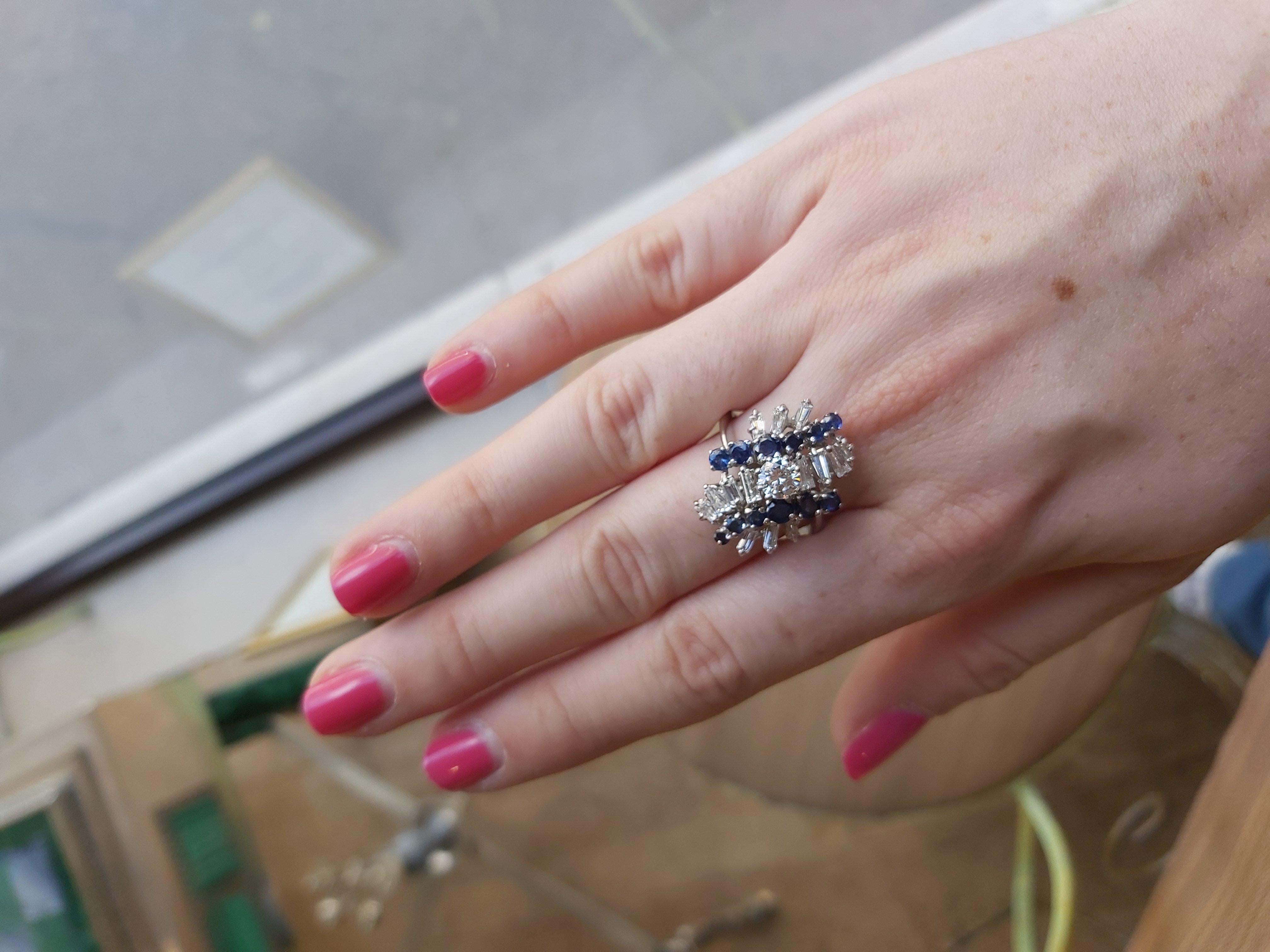 Mixed Cut Vintage 1.50 Carats Diamonds and Sapphires 18 Carats White Gold Cocktail Ring
