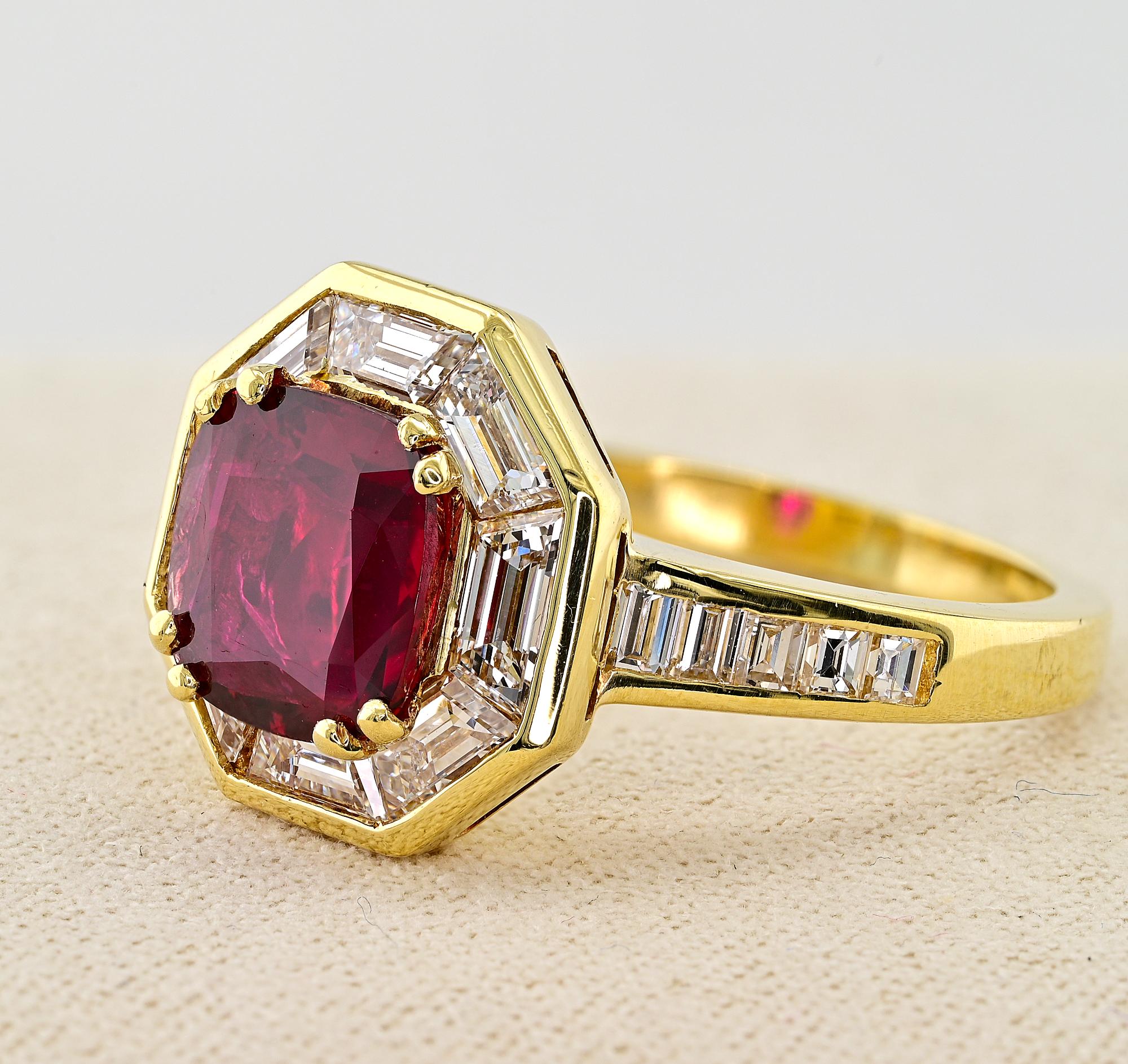 Women's or Men's Vintage 1.50 Ct Red Ruby 1.60 Ct F VVS Diamond 18 Kt For Sale