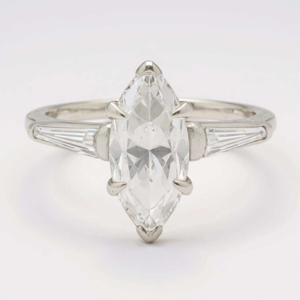 Vintage 1,50 Ctw Marquise Diamant Solitär Ring mit konischen Baguetten in 14kt im Angebot 4