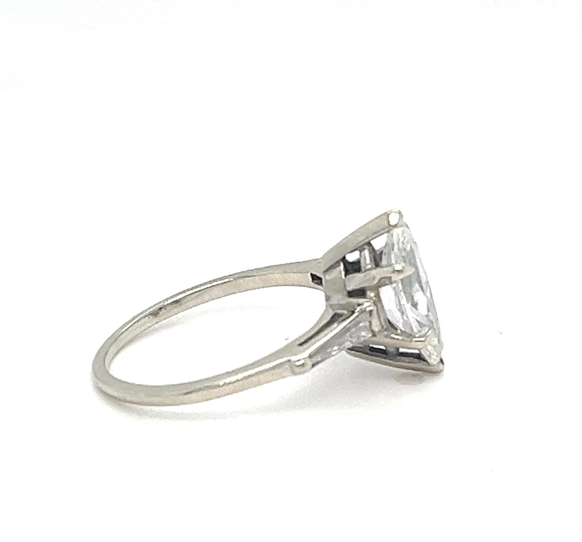 Vintage 1,50 Ctw Marquise Diamant Solitär Ring mit konischen Baguetten in 14kt (Moderne) im Angebot