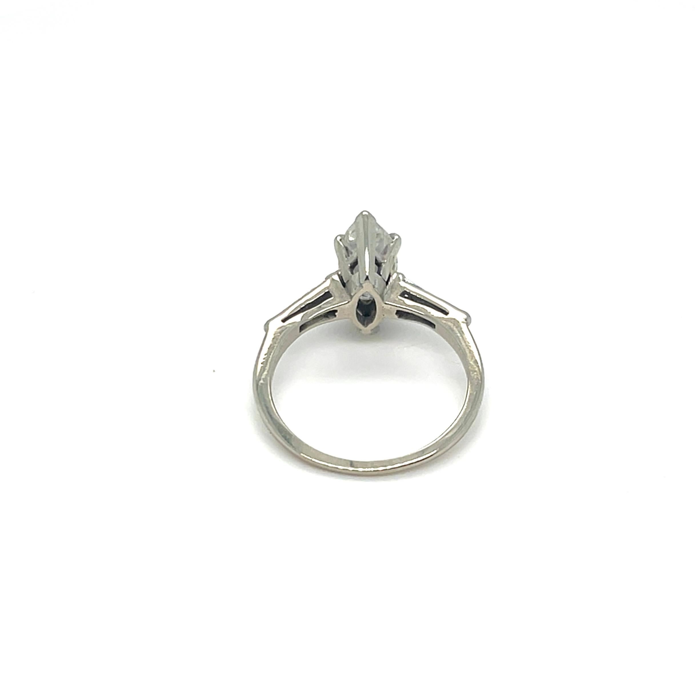 Vintage 1,50 Ctw Marquise Diamant Solitär Ring mit konischen Baguetten in 14kt im Angebot 2