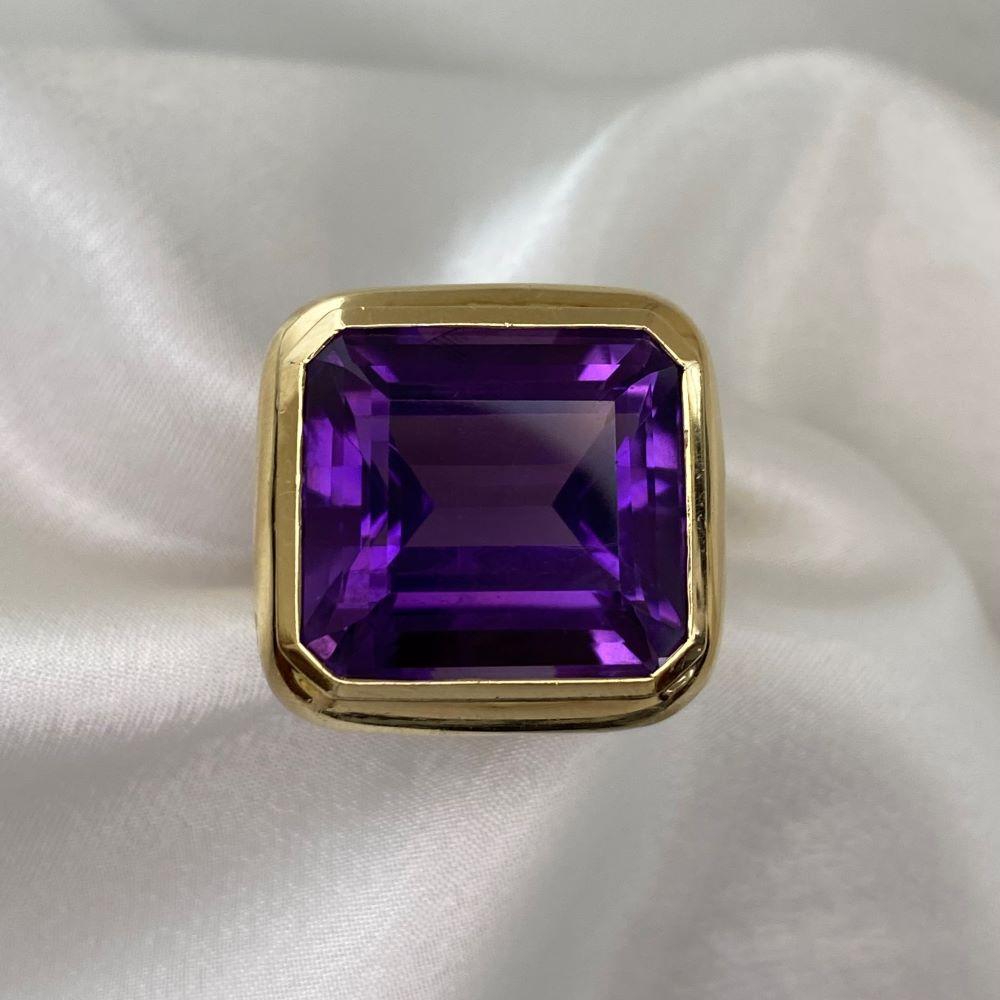 Vintage Emerald Cut Amethyst Cocktail Ring (Approx. 15-Carats), 18k Yellow Gold 3