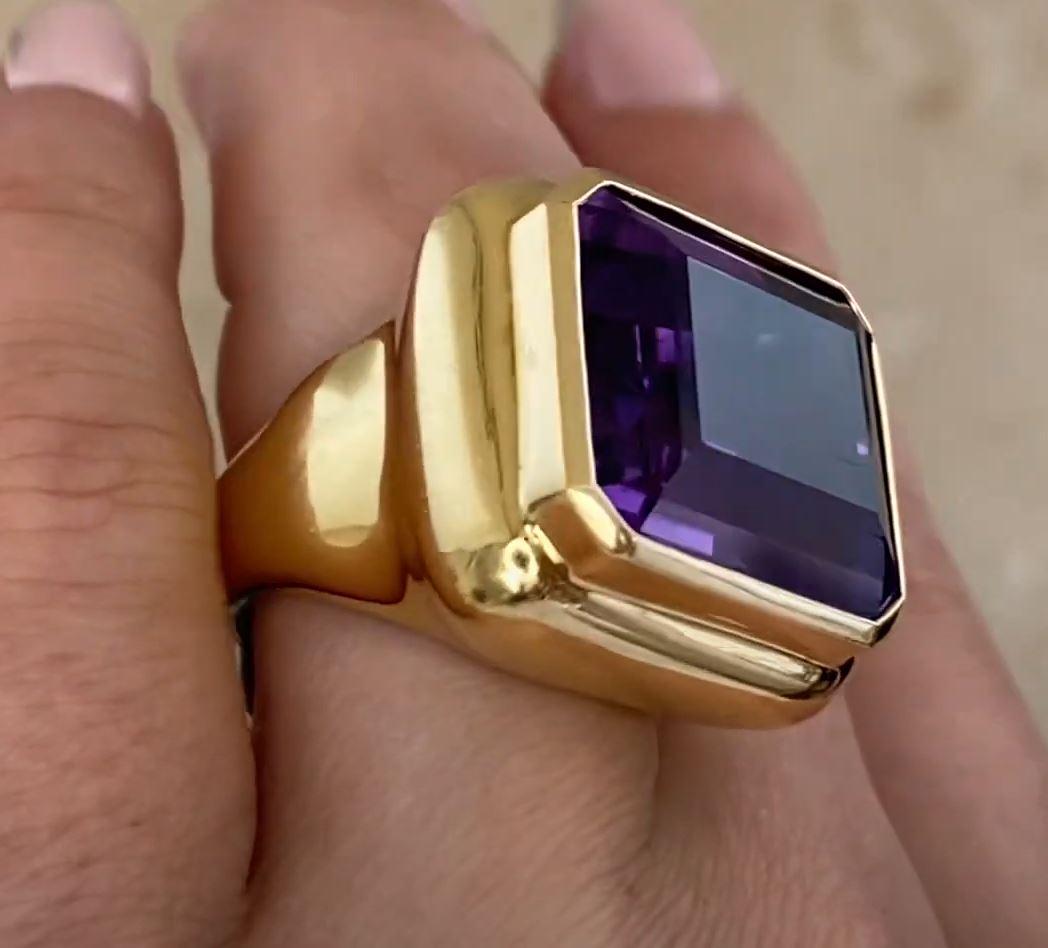 Art Deco Vintage Emerald Cut Amethyst Cocktail Ring (Approx. 15-Carats), 18k Yellow Gold
