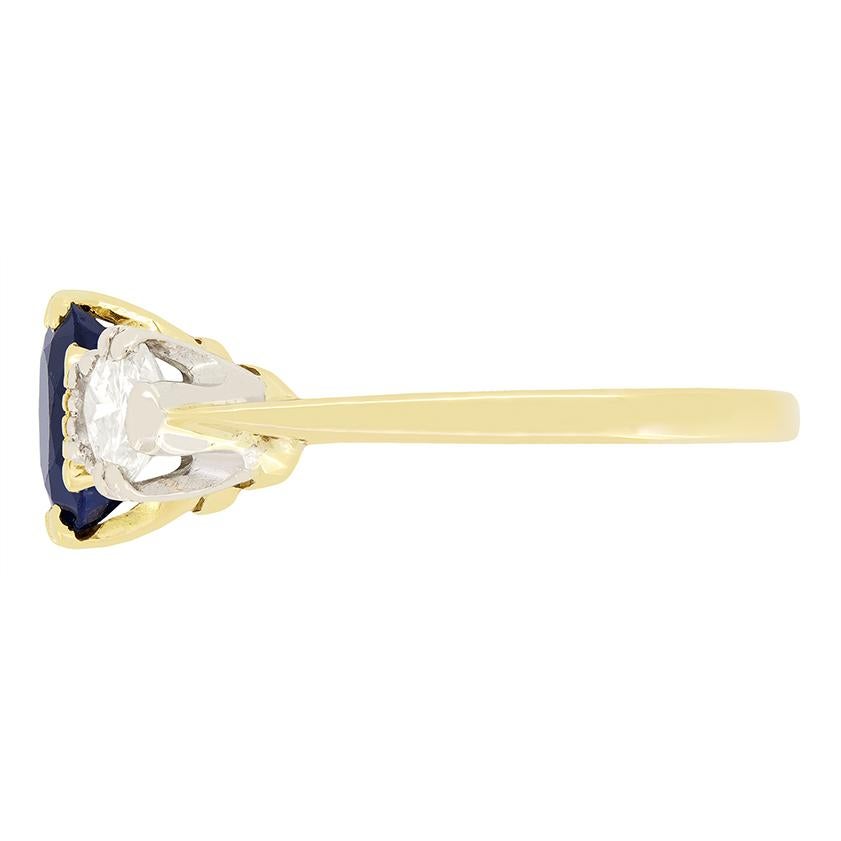 Anello a trilogia con zaffiro e diamante da 1,50 carati d'epoca, anni '50 circa In condizioni buone in vendita a London, GB