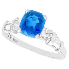 Bague robe vintage en platine avec saphir bleu de Ceylan 1,52 carat et diamants 0,68 carat