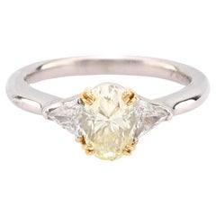 Anello di fidanzamento vintage con tre pietre in platino da 1,53 carati di peso complessivo