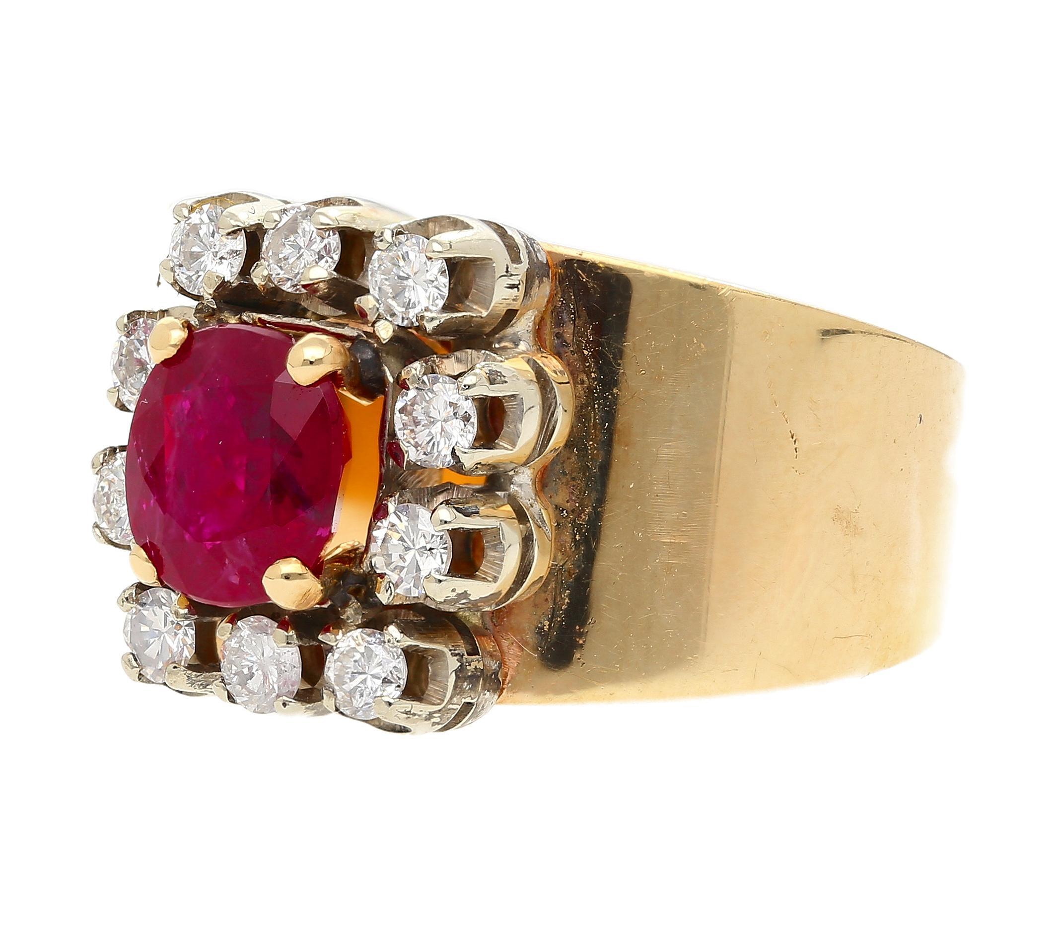 Anillo ancho vintage de oro amarillo de 14 quilates con rubí talla cojín de 1,54 quilates Retro en venta