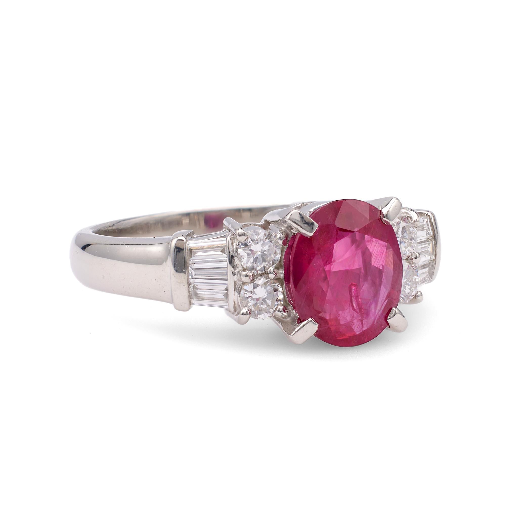 Vintage 1.54 Carat Ruby Diamond Platinum Ring In Excellent Condition For Sale In Beverly Hills, CA