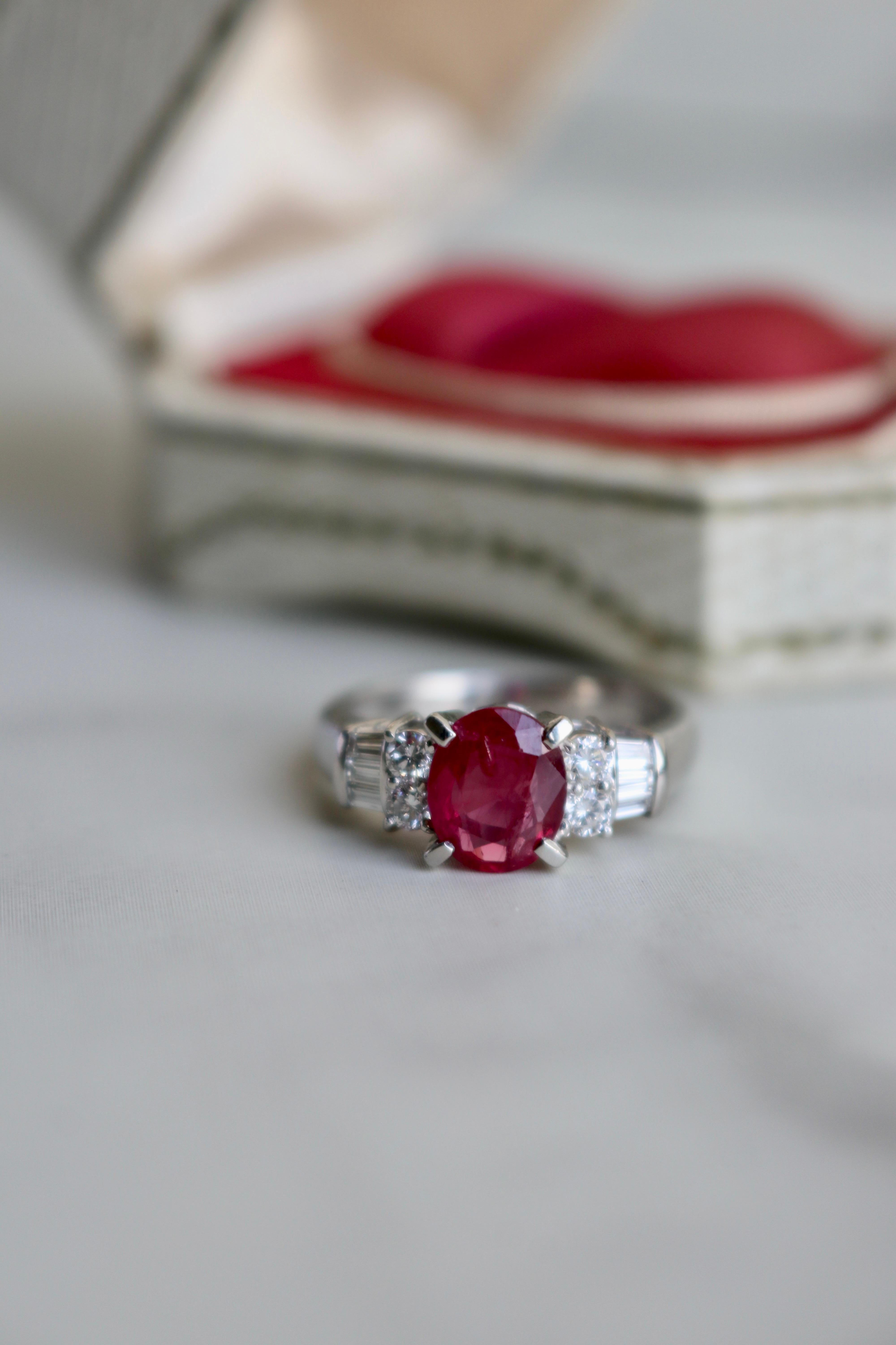 Women's or Men's Vintage 1.54 Carat Ruby Diamond Platinum Ring For Sale