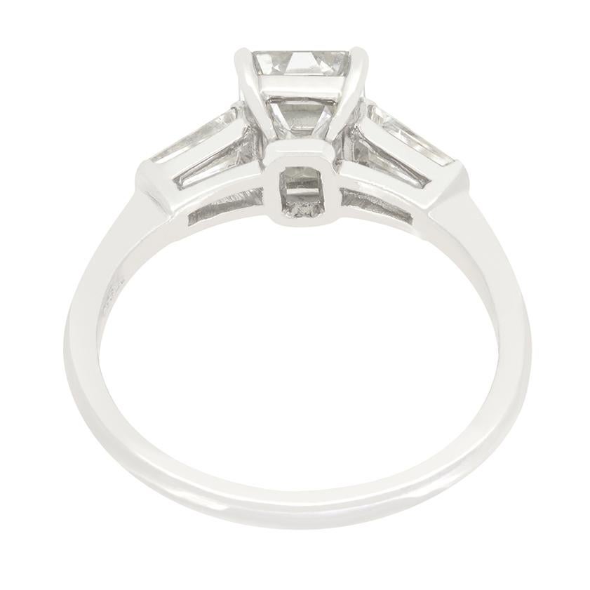 Vintage 1.55ct Diamond Solitaire Ring, c.1950s In Good Condition For Sale In London, GB